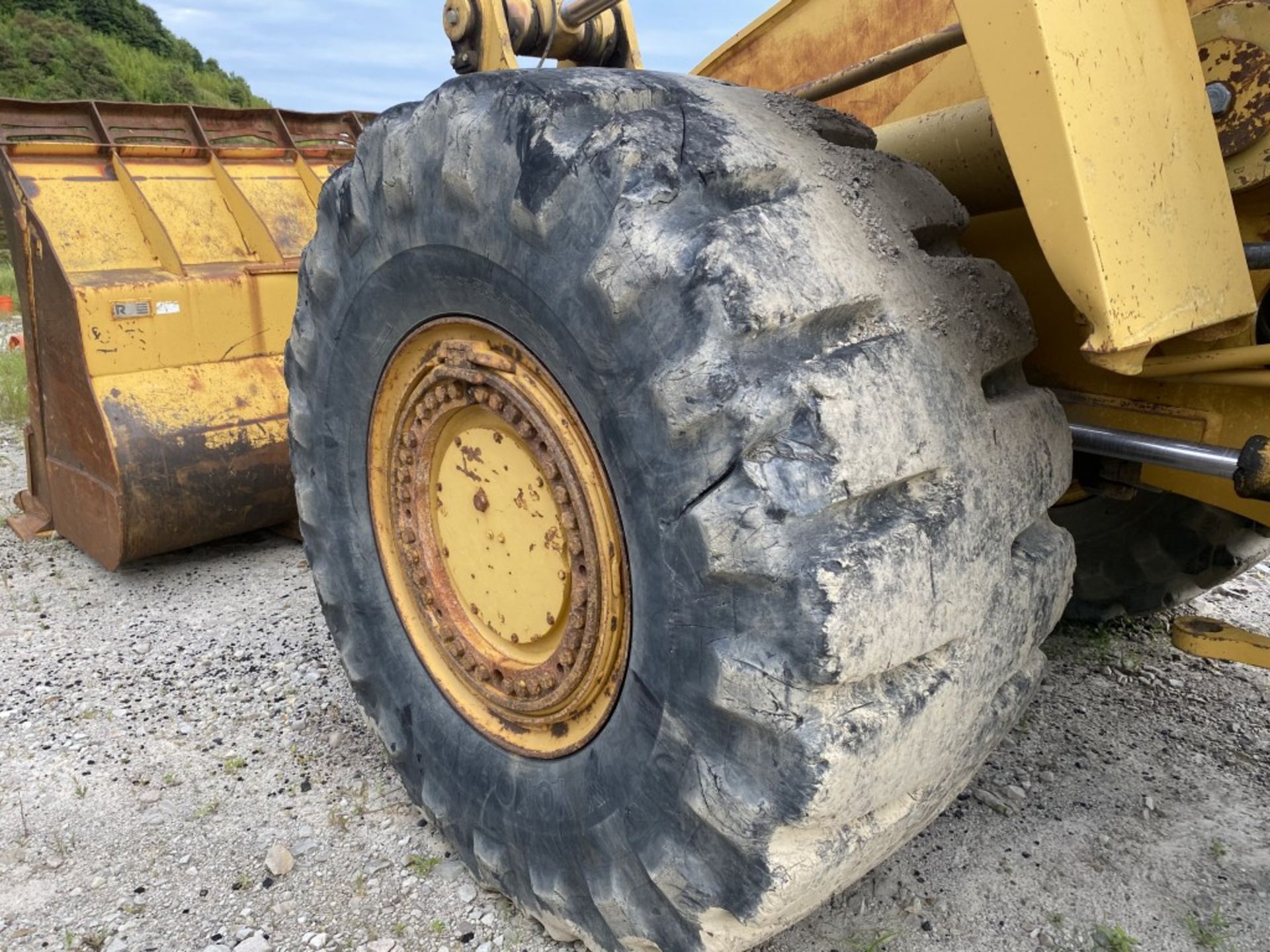 2004 CATERPILLAR 988G ARTICULATED WHEEL LOADER, ENCLOSED CAB, S/N: ABNH01383, 246,485 HOURS, 8- - Image 11 of 29