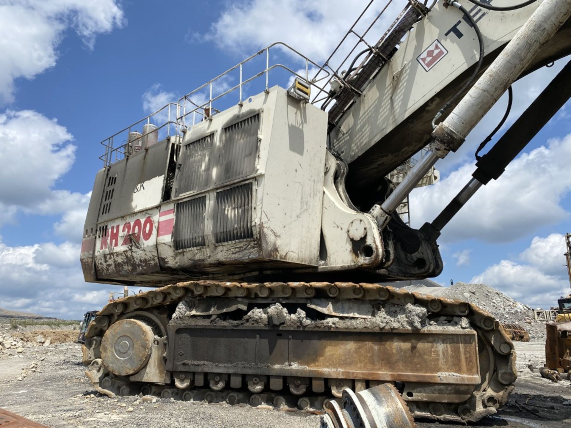 2006 TEREX O&K RH200 SHOVEL EXCAVATOR, (2) CUMMINS MODEL QSK45-C 1.119KW 45.1 LITER V-12 TWIN - Image 7 of 44