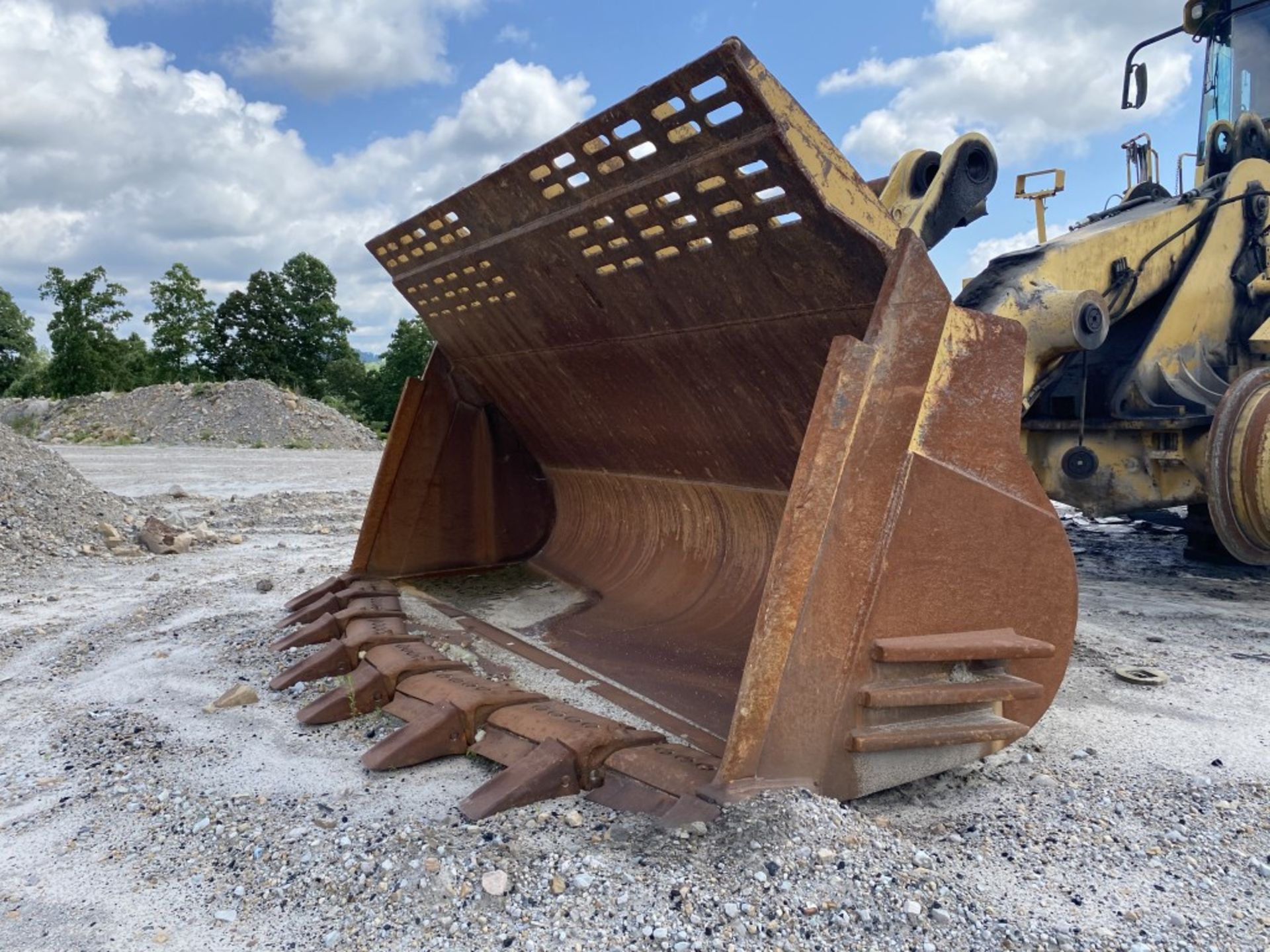 CATERPILLAR 992G WHEEL LOADER, S/N: CAT0992GVADZ00500, 15'6'' WIDE LOADER BUCKET WITH TEETH, CAT - Image 15 of 15