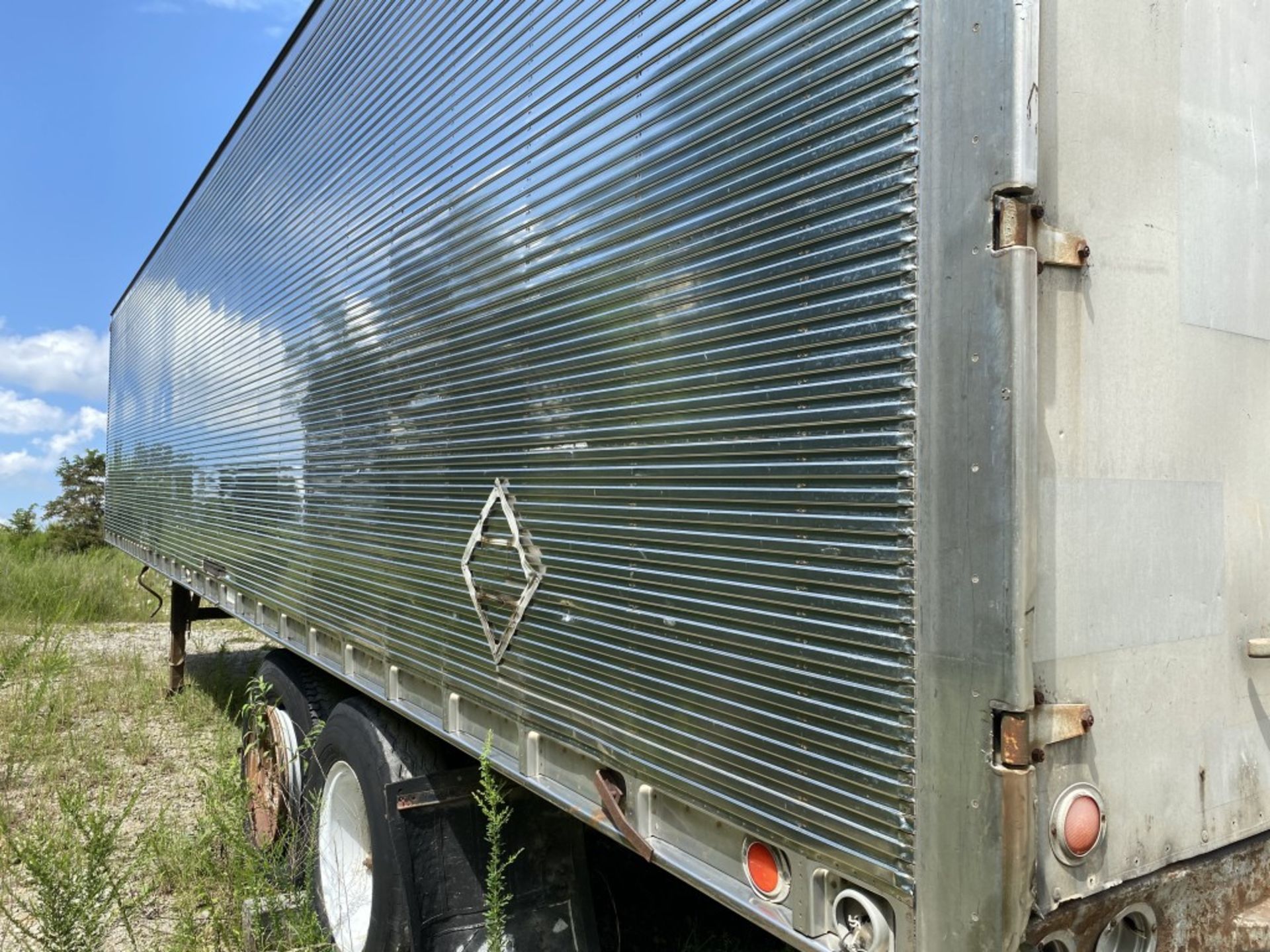 1970 FRUEHAUF 40' STORAGE SEMI-TRAILER, S/N: FWK528575, 1 FLAT TIRE, 11R24.5 TIRES, UNABLE TO OPEN - Image 5 of 10