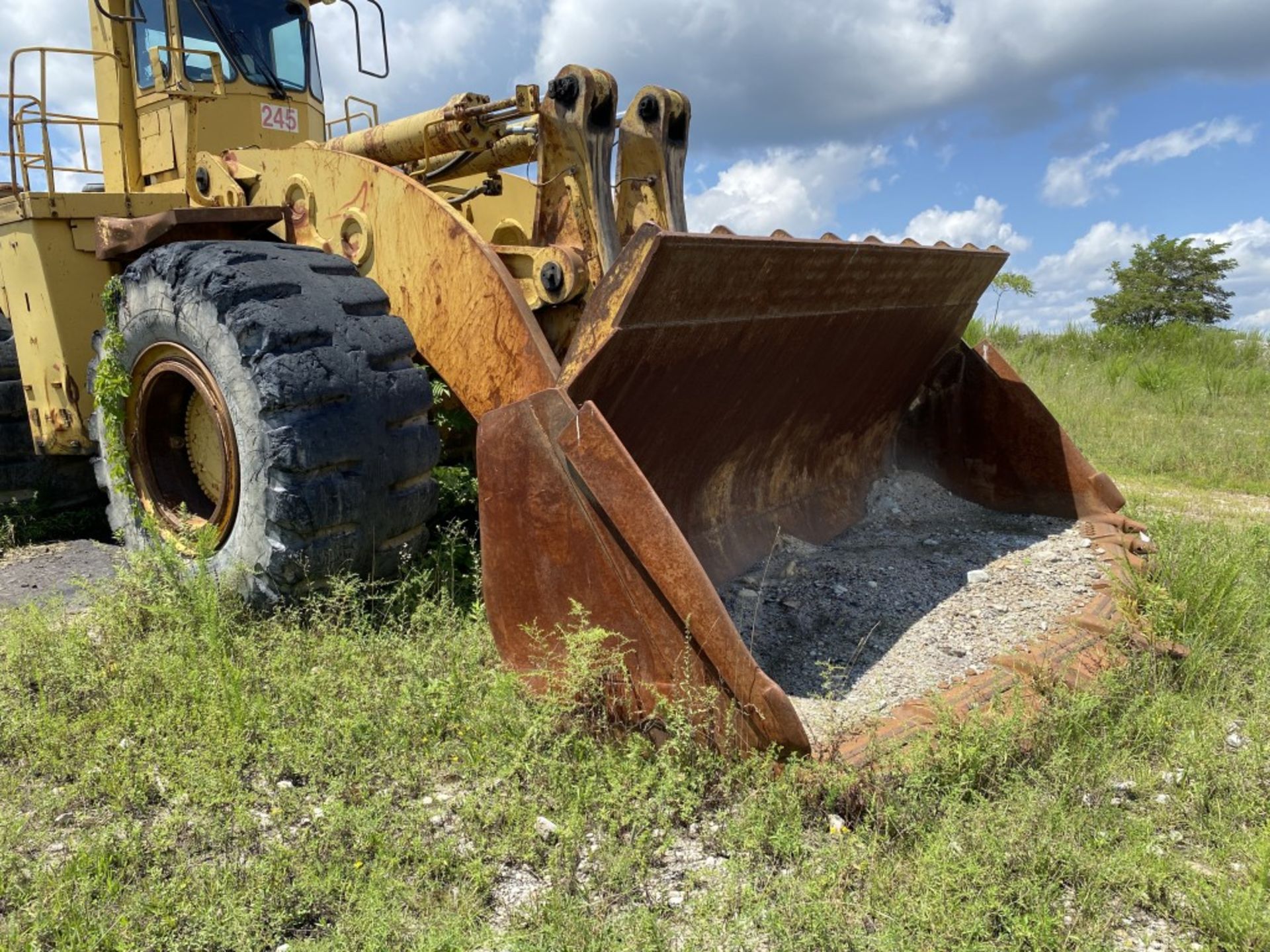 CATERPILLAR 992D WHEEL LOADER, S/N: 7MJ00145, 58,732 HOURS SHOWING, CAT 12-CYLINDER DIESEL ENGINE, - Image 8 of 13