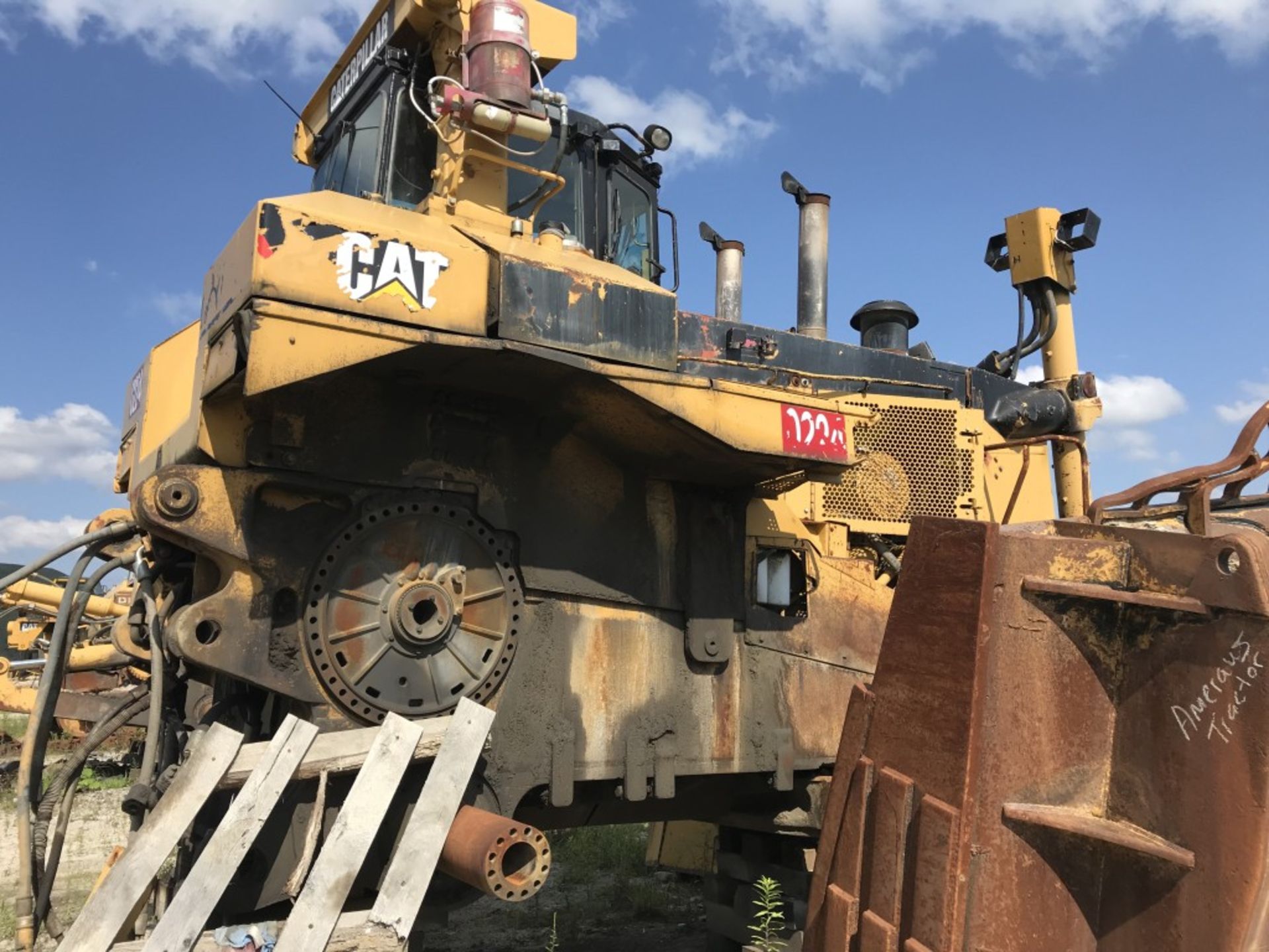 CAT D11R DOZER FOR PARTS S/N: 9TR00224, CAT 3508 ENGINE, MISSING A LOT OF PARTS, COMES W/ BLADE ( - Image 7 of 10