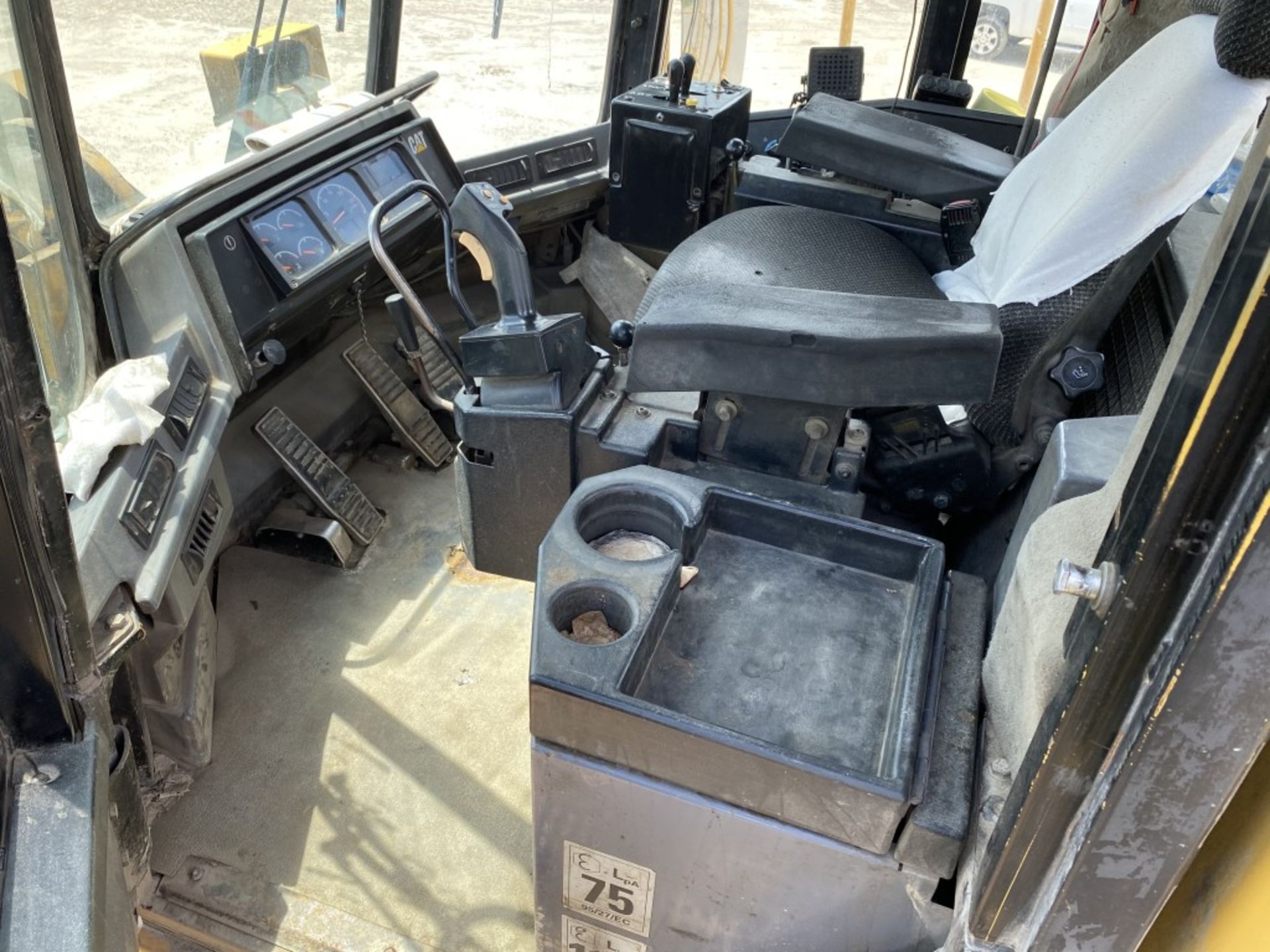 CATERPILLAR 992G WHEEL LOADER, S/N: 7HR00097 CAT3412 DIESEL ENGINE, POWERSHIFT TRANSMISSION, 45/65- - Image 24 of 28