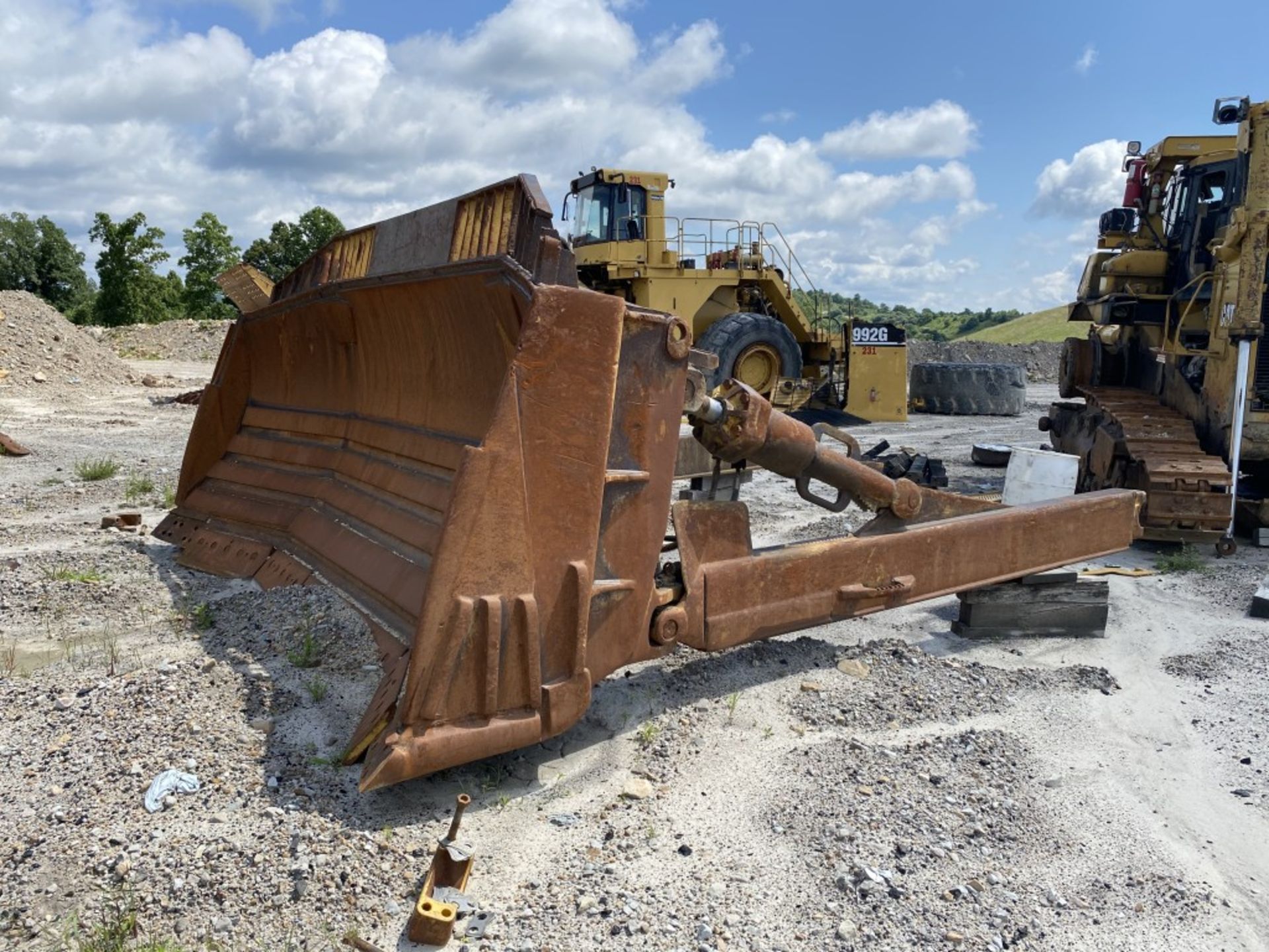 CATERPILLAR D10R DOZER, S/N: AKT00524, CAT 3412E DIESEL ENGINE, COMES WITH 16'6'' WIDE DOZER - Image 2 of 19