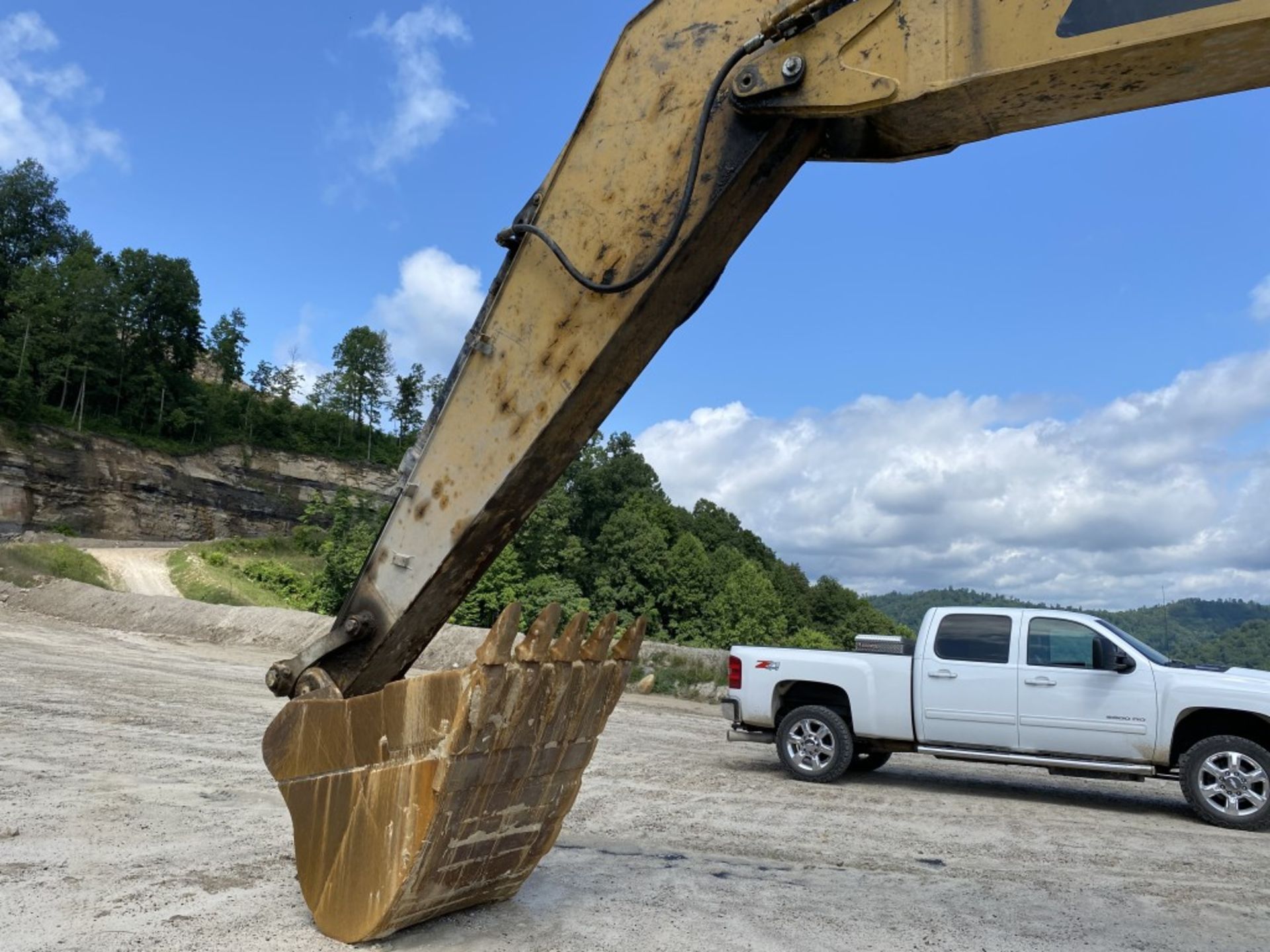 CATERPILLAR 330D L EXCAVATOR, S/N: CAT0330DLMWP00588, 15,271 HOURS SHOWING, CAT REMAN C-9 DIESEL - Image 8 of 20