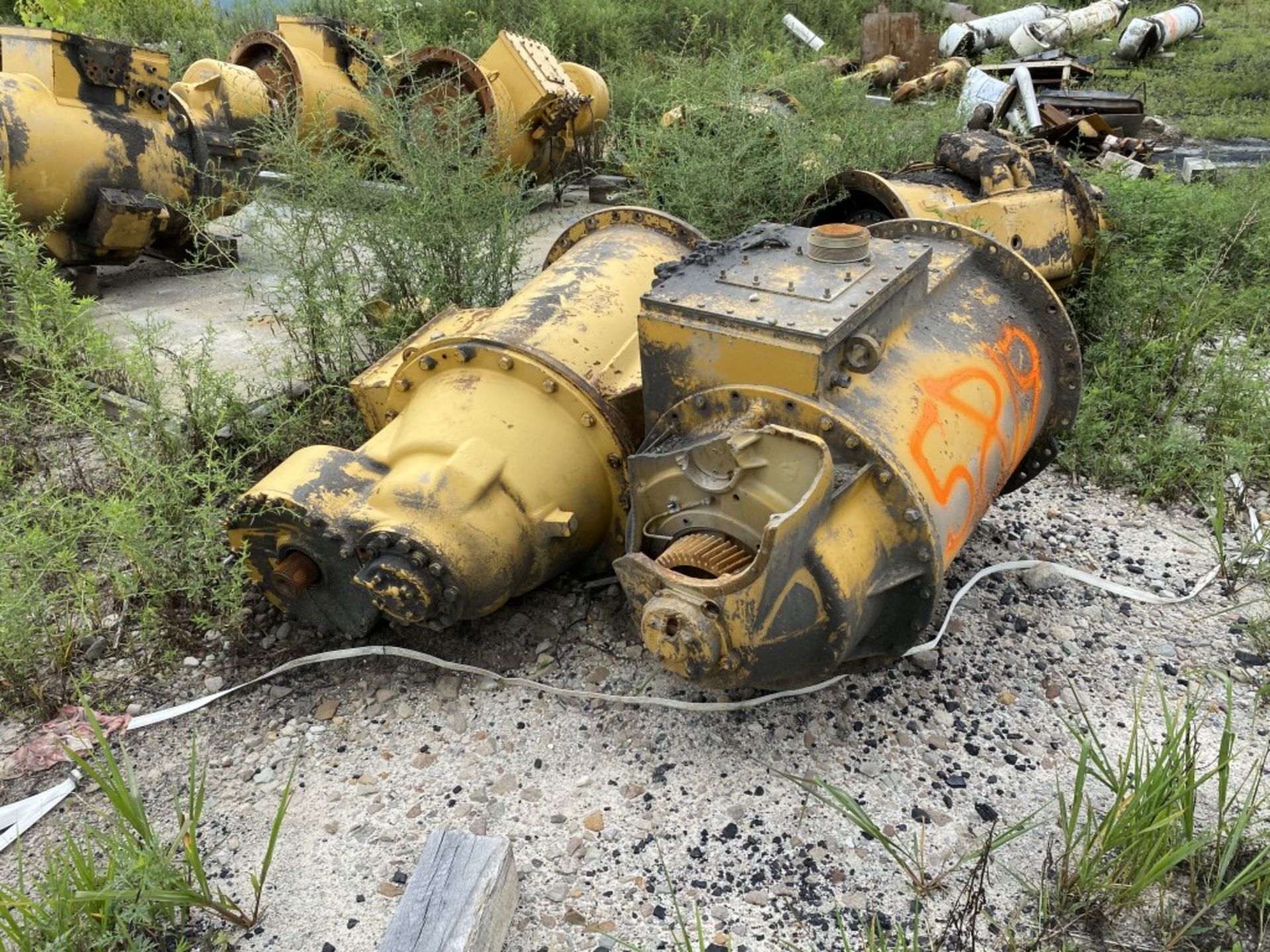 CATERPILLAR DOZER BLADE, 241.8'', S/N: 7GW00986, COMES WITH ASSORTED USED EQUIPMENT PARTS - Image 6 of 19