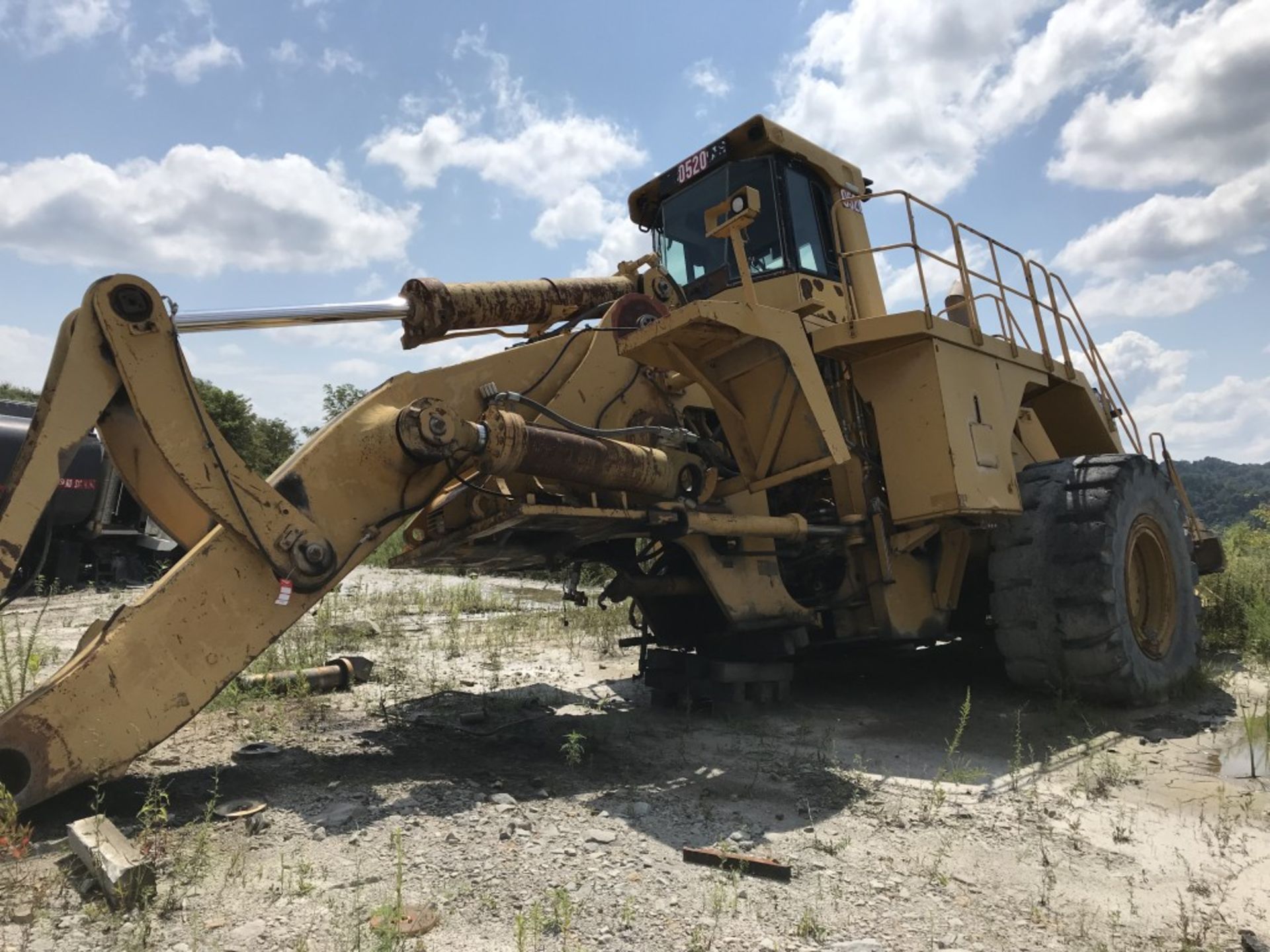 CATERPILLAR 992G WHEEL LOADER FOR PARTS, S/N: CAT0992GHADZ00520, CAT DIESEL ENGINE, MISSING A LOT OF - Image 2 of 15