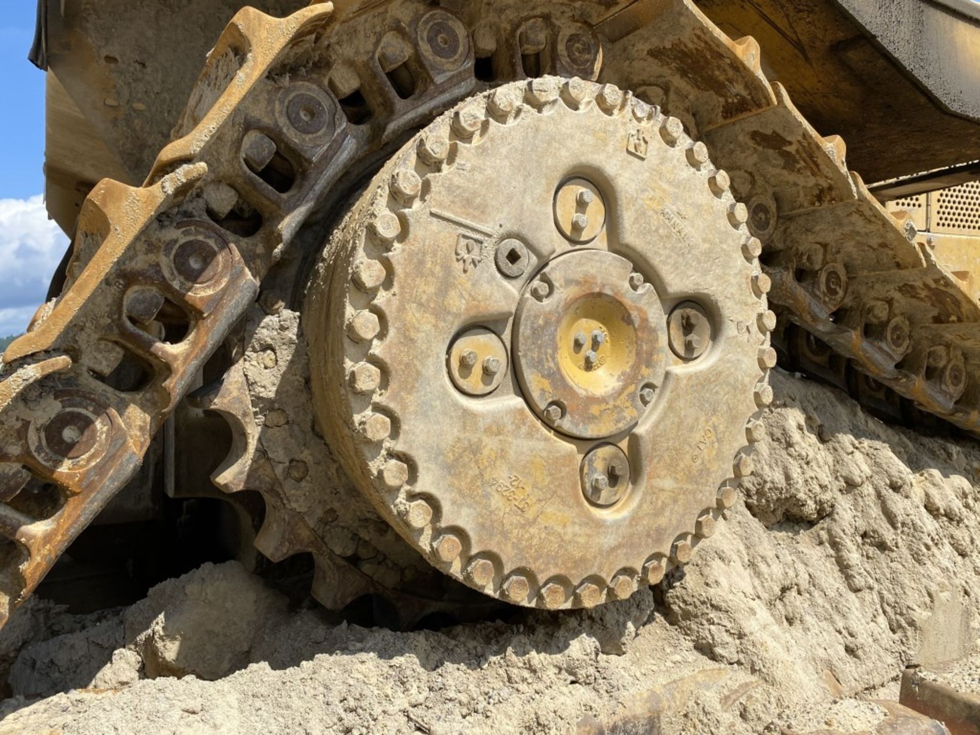 CATERPILLAR D10R DOZER, S/N: AKT00720, UNKNOWN HOURS, CAT 3412E DIESEL ENGINE, 24'' WIDE METAL - Image 13 of 24