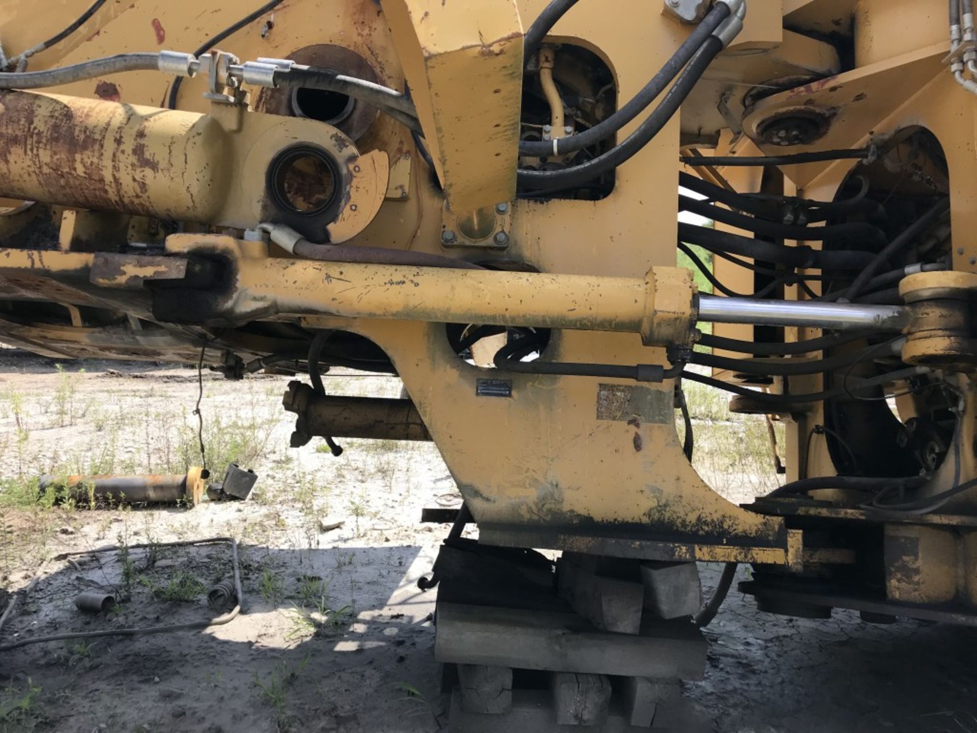 CATERPILLAR 992G WHEEL LOADER FOR PARTS, S/N: CAT0992GHADZ00520, CAT DIESEL ENGINE, MISSING A LOT OF - Image 6 of 15
