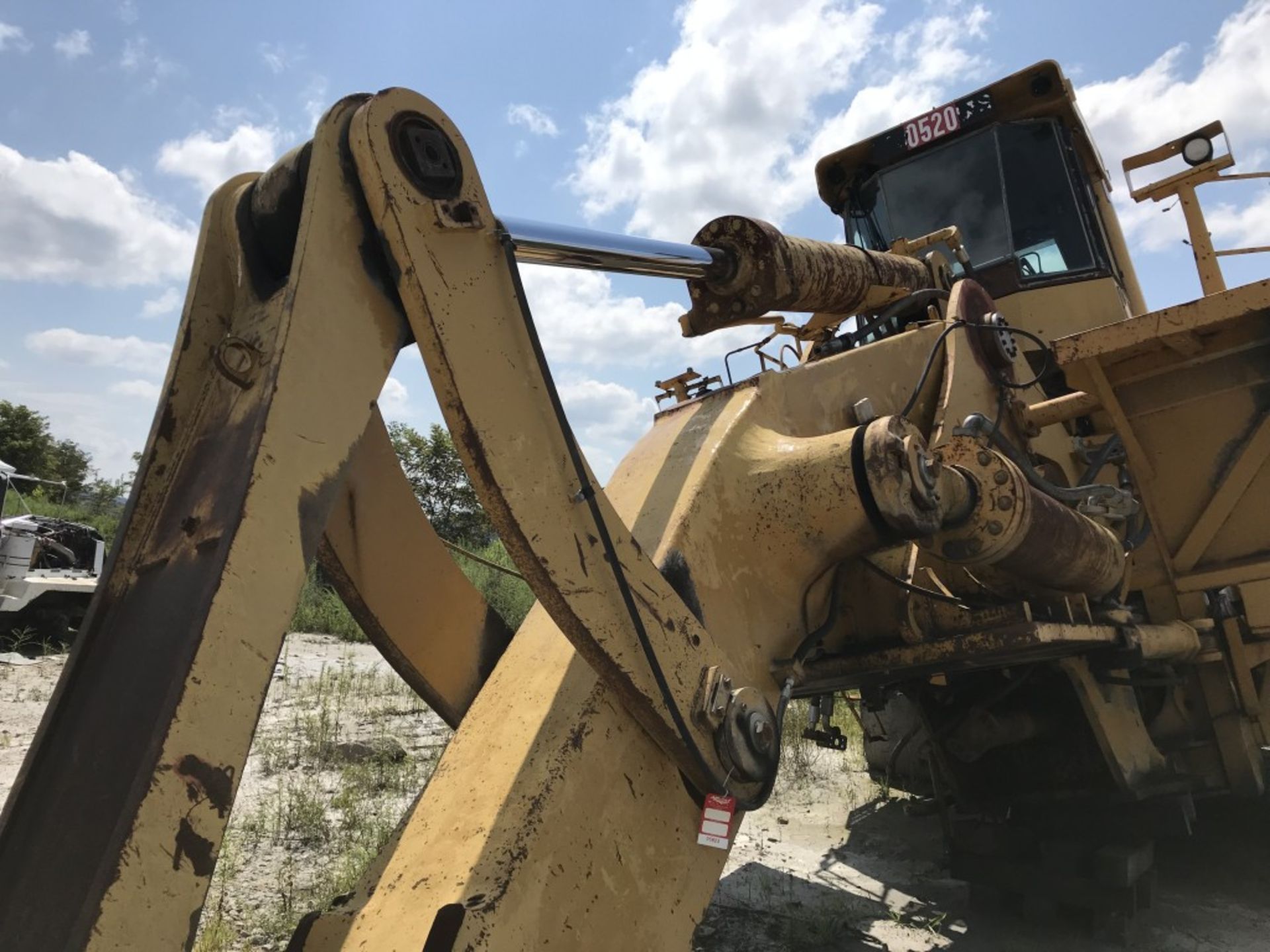 CATERPILLAR 992G WHEEL LOADER FOR PARTS, S/N: CAT0992GHADZ00520, CAT DIESEL ENGINE, MISSING A LOT OF - Image 8 of 15