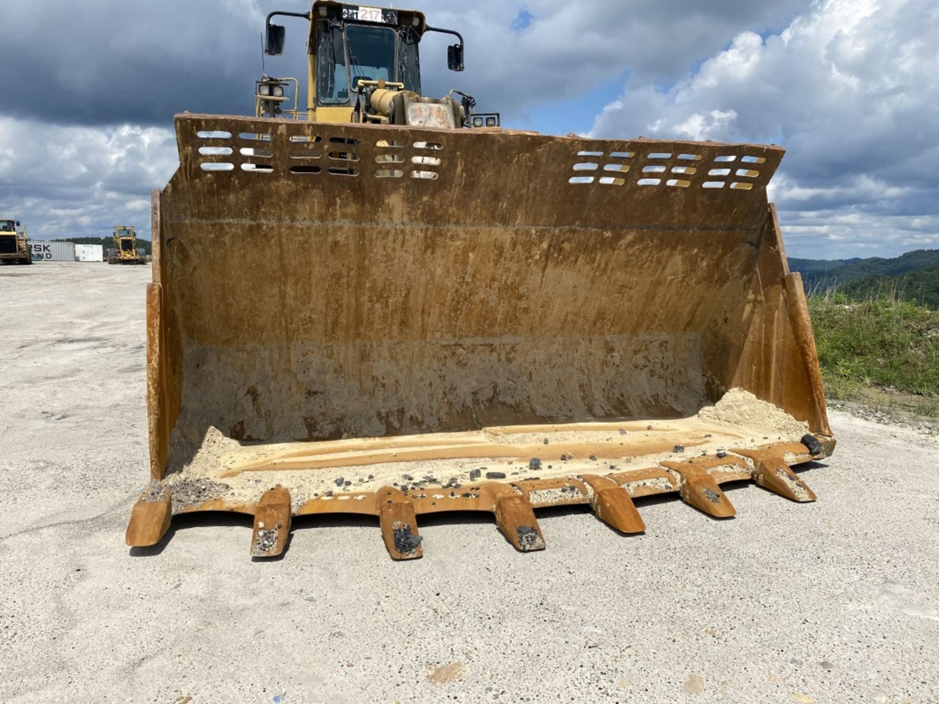 CATERPILLAR 992G WHEEL LOADER, S/N: 7HR00097 CAT3412 DIESEL ENGINE, POWERSHIFT TRANSMISSION, 45/65- - Image 13 of 28