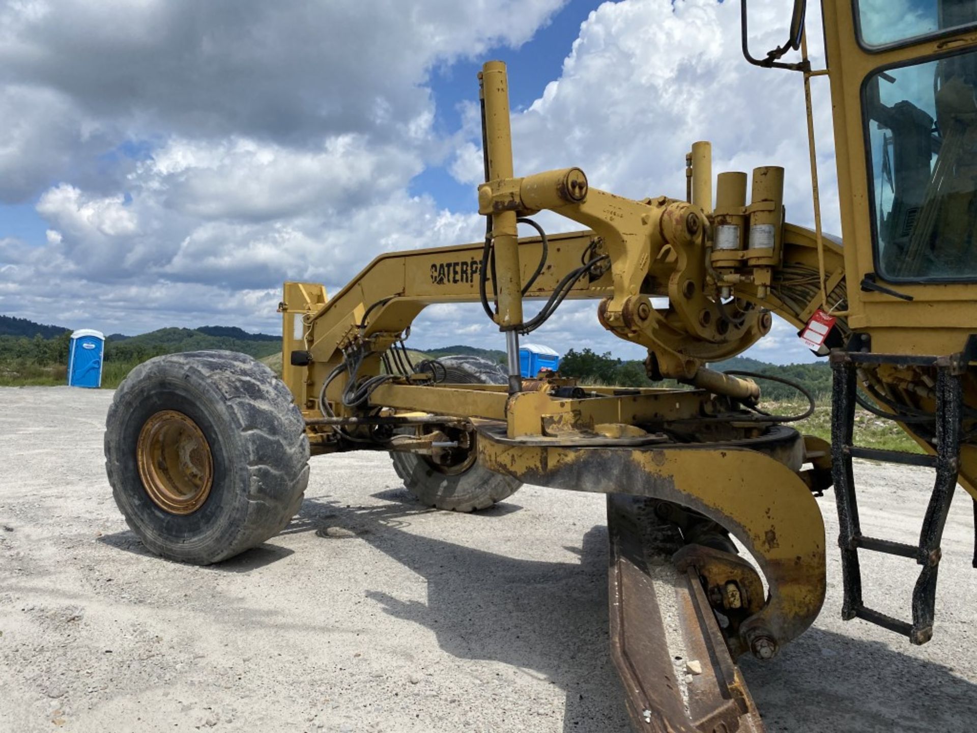 CATERPILLAR 16G MOTOR GRADER, P/N: 93U03547, CAT 3406 6-CYLINDER TURBO DIESEL ENGINE, 8 FORWARD & - Image 8 of 24