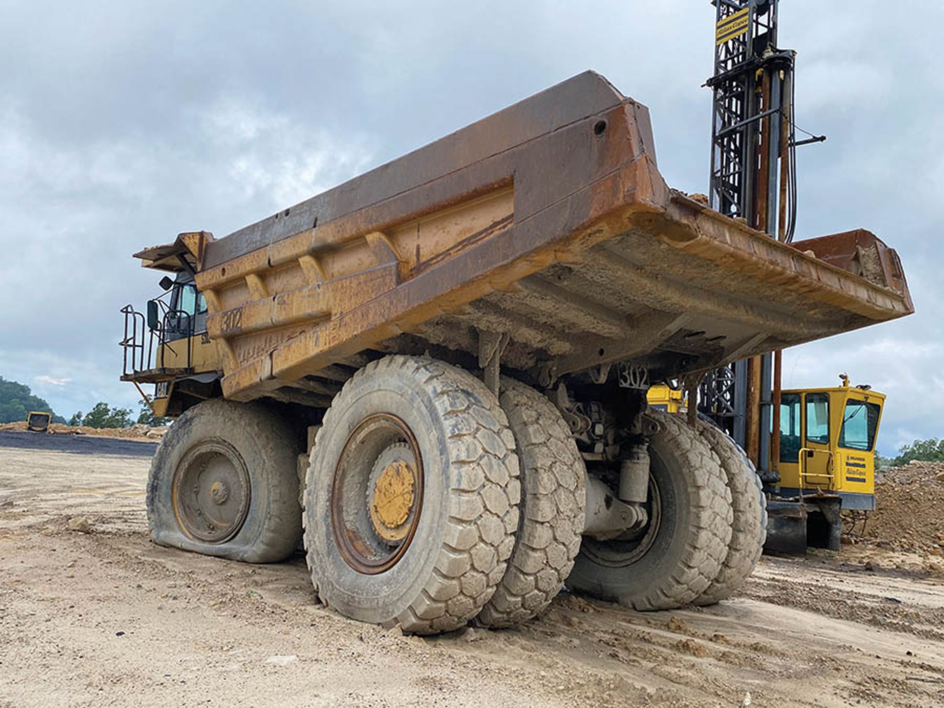 CATERPILLAR 777D OFF-ROAD DUMP TRUCK, S/N: 3PR01012, UNKNOWN HOURS, CAT V8 TURBO DIESEL ENGINE, 27. - Image 5 of 22