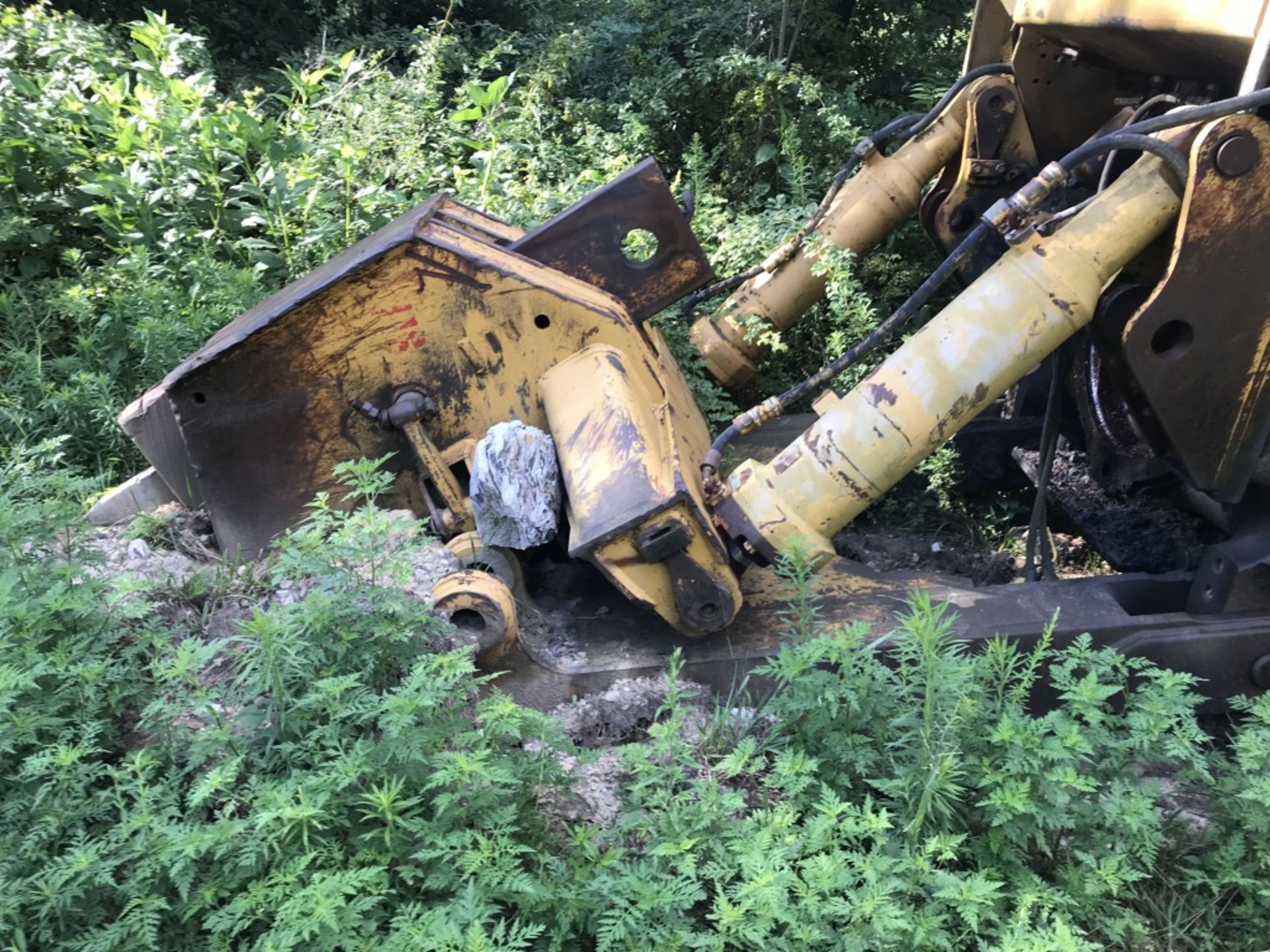 CATERPILLAR D10R, S/N: 3KR00643, REAR RIPPER ATTACHMENT MISSING CYLINDERS, CAT DIESEL ENGINE, NO - Image 2 of 6