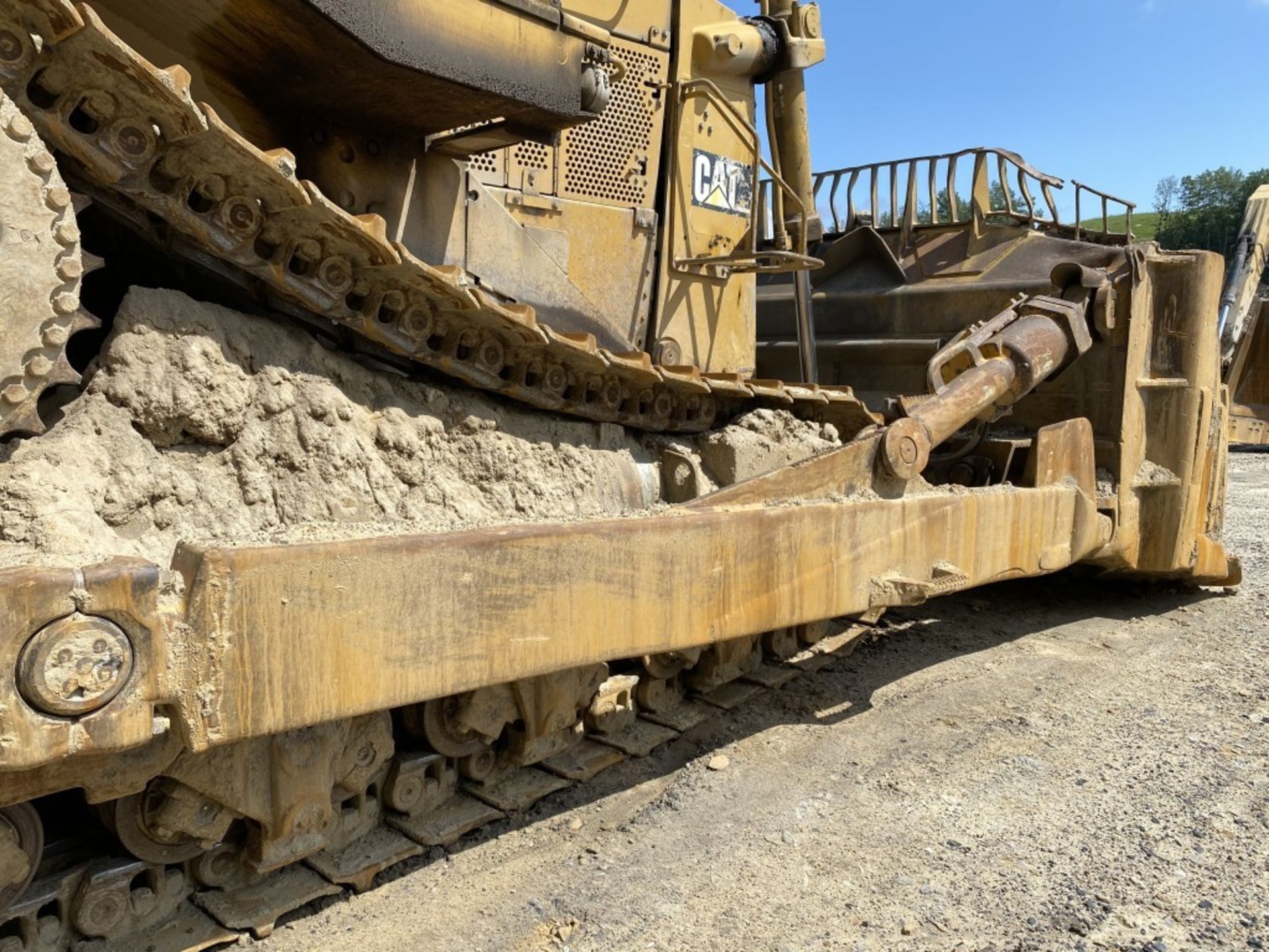 CATERPILLAR D10R DOZER, S/N: AKT00720, UNKNOWN HOURS, CAT 3412E DIESEL ENGINE, 24'' WIDE METAL - Image 14 of 24