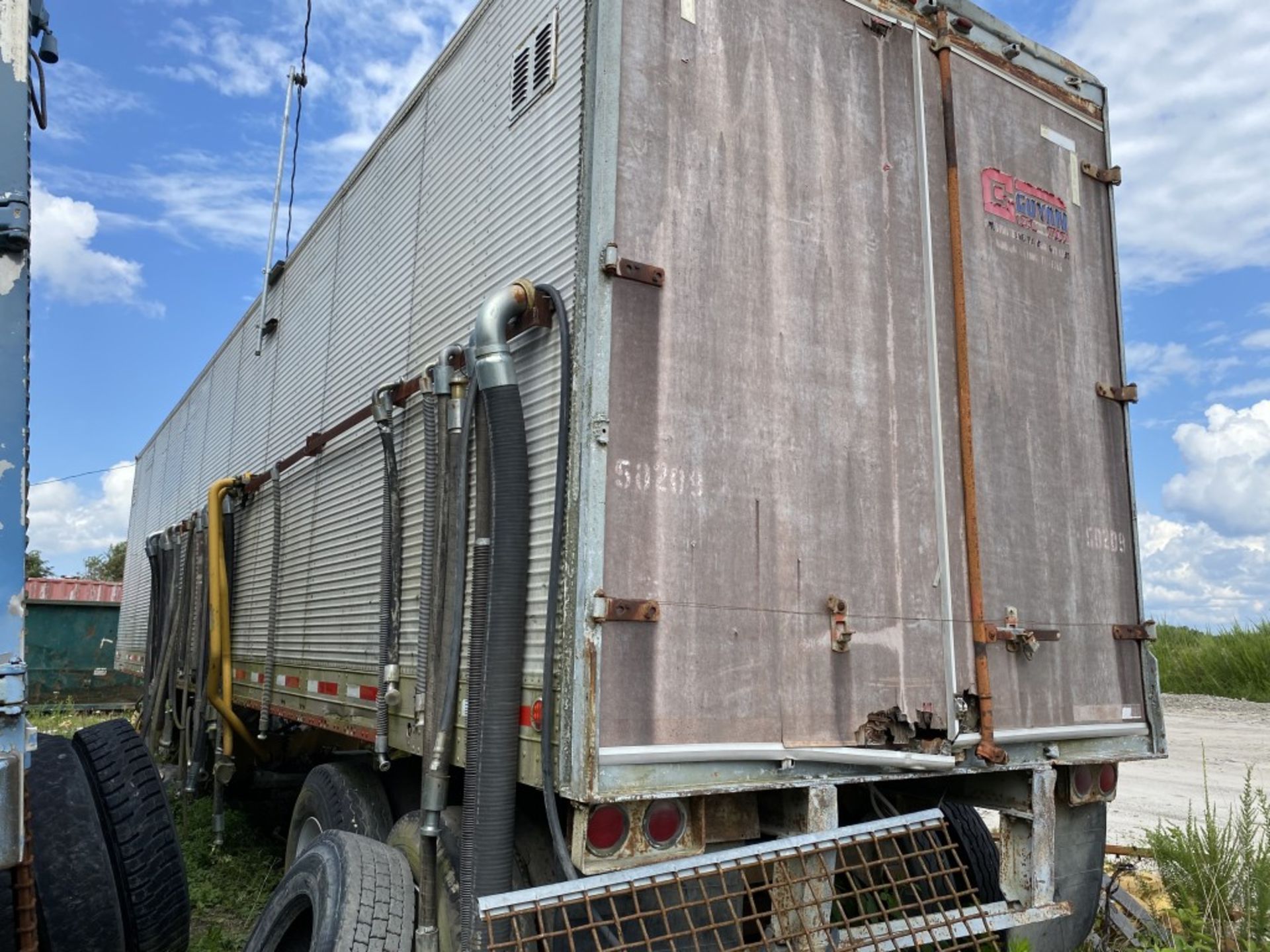 1969 FRUEHAUF STORAGE SEMI-TRAILER, COMES WITH CONTENTS, BELIEVED TO BE PARTS, S/N: MAK-185322, - Image 8 of 15