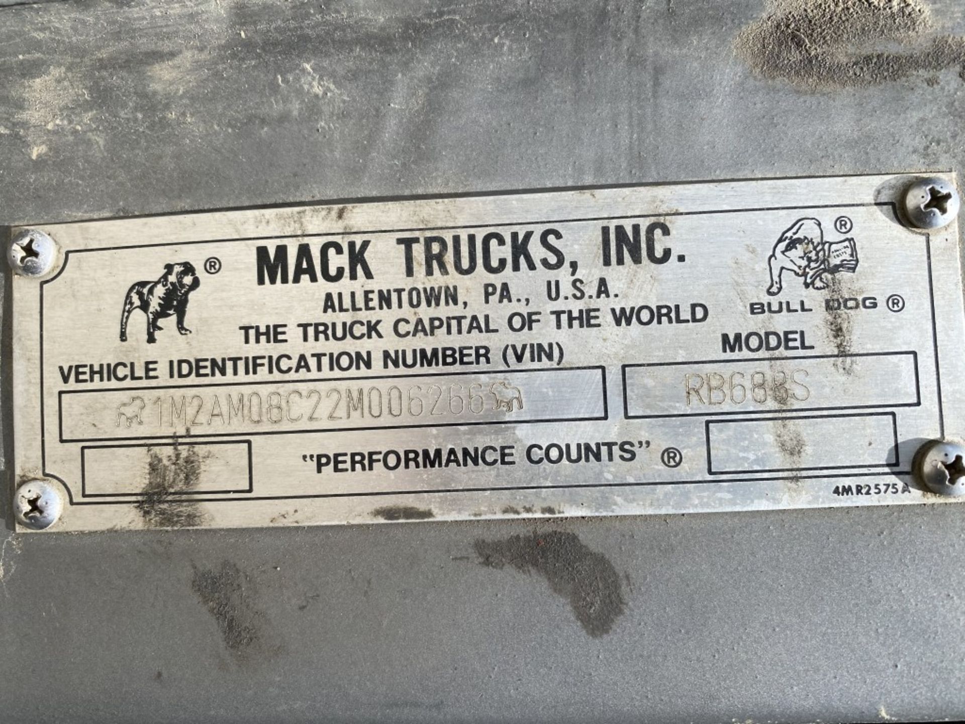 2002 MACK RB688S LUBE TRUCK, VIN: 1M2AM08C22M006266, 240,845 ODOMETER MILES, 22,167 HOURS SHOWING, - Image 27 of 27