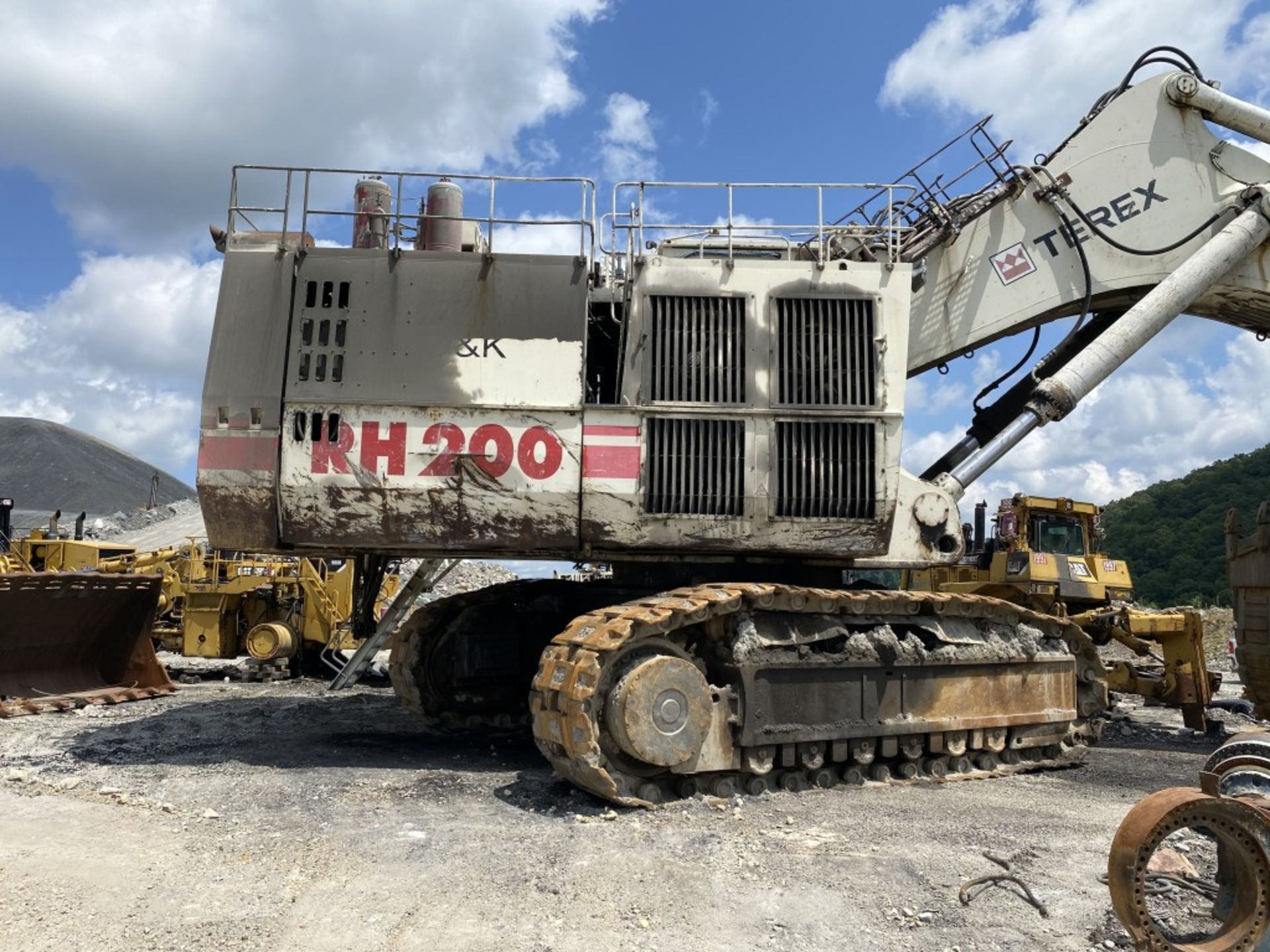 2006 TEREX O&K RH200 SHOVEL EXCAVATOR, (2) CUMMINS MODEL QSK45-C 1.119KW 45.1 LITER V-12 TWIN - Image 4 of 44