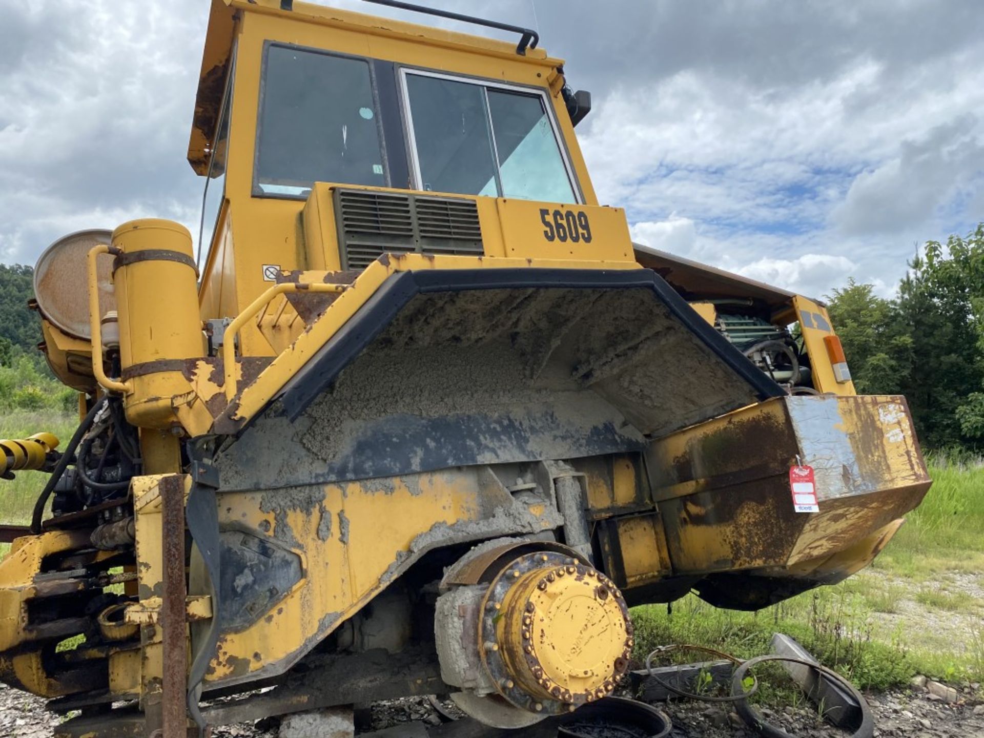 1997 VOLVO A30C ARTICULATED OFF-HIGHWAY TRUCK, ENCLOSED CAB, S/N: A30CV2693, HOURS, N/A, REAR - Image 4 of 13