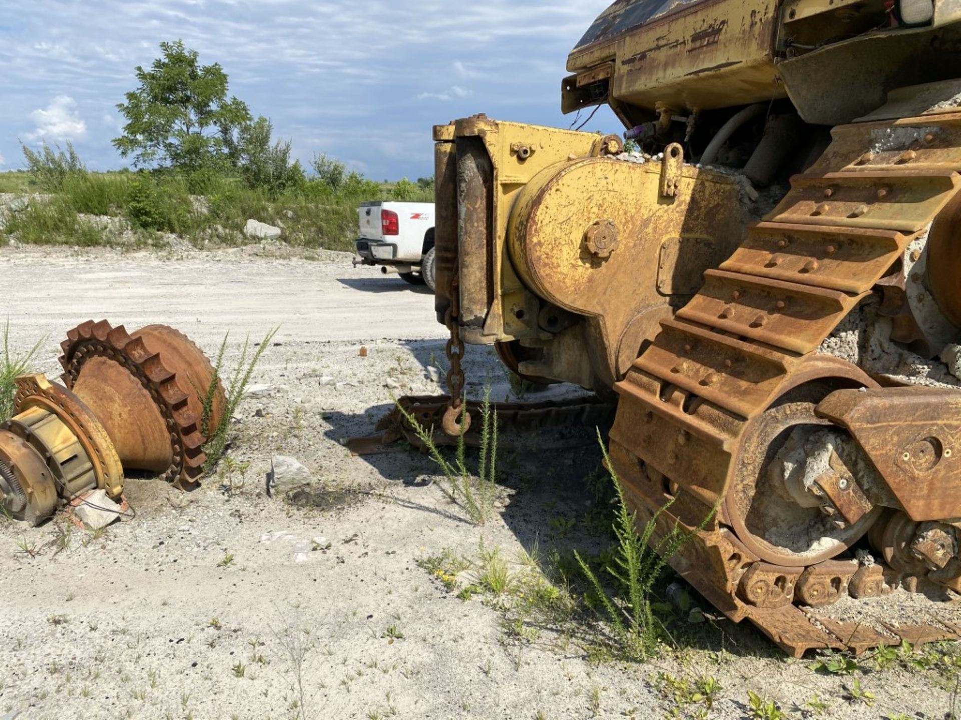 CATERPILLAR D9 DOZER, REAR WINCH, 58,482 HOURS SHOWING, CAT 3408 DIESEL ENGINE, HAS BLADE, MISSING - Image 4 of 12