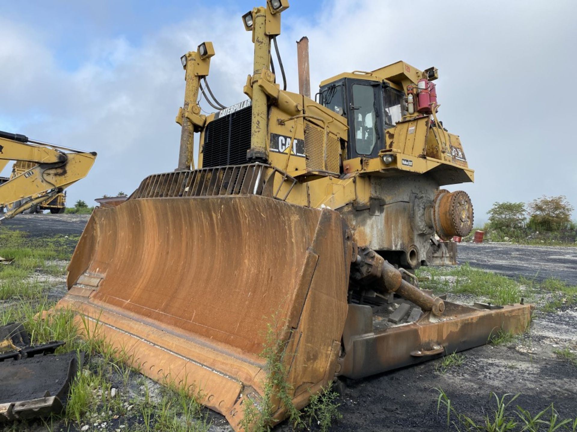 CATERPILLAR D10R DOZER, S/N: 3KR01793, CAT 3412 DIESEL ENGINE, REAR WEIGHT, 15'6'' WIDE BLADE,