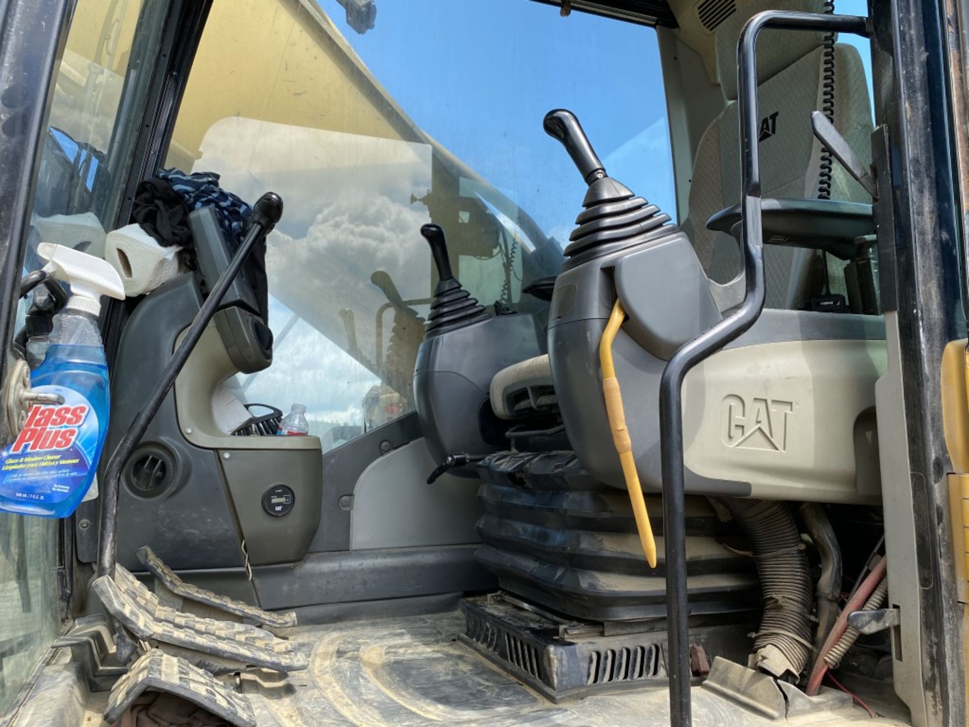 CATERPILLAR 330D L EXCAVATOR, S/N: CAT0330DLMWP00588, 15,271 HOURS SHOWING, CAT REMAN C-9 DIESEL - Image 16 of 20