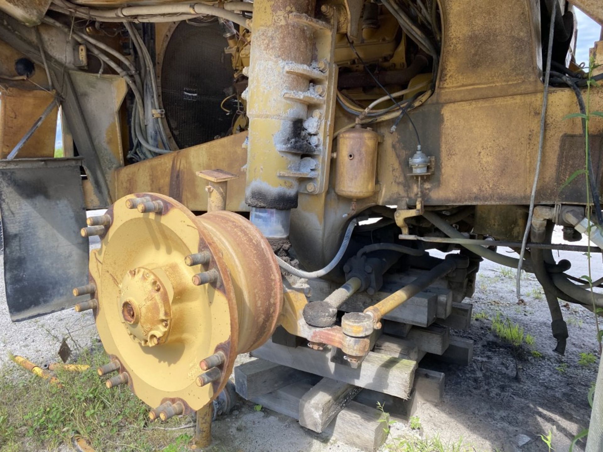 1979 CATERPILLAR 773B OFF-ROAD WATER TRUCK, KLEIN TANK WITH SPRAY BAR, S/N: 63W00149, CAT 3412 - Image 7 of 13