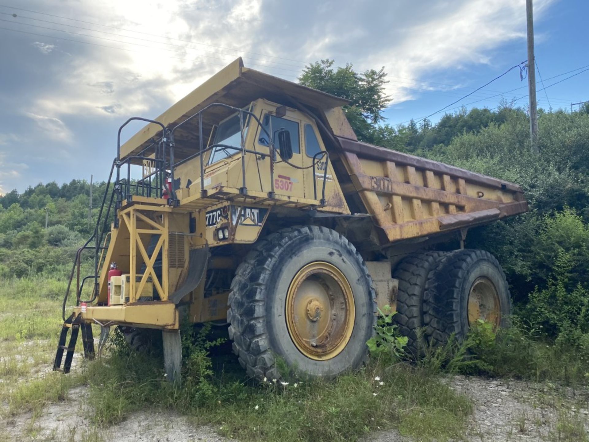 1994 CATERPILLAR 777C, ROCK TRUCK, RIGID FRAME, ENCLOSED CAB, S/N:4XJ00551, APPROX. 54,569 HOURS, - Image 2 of 20
