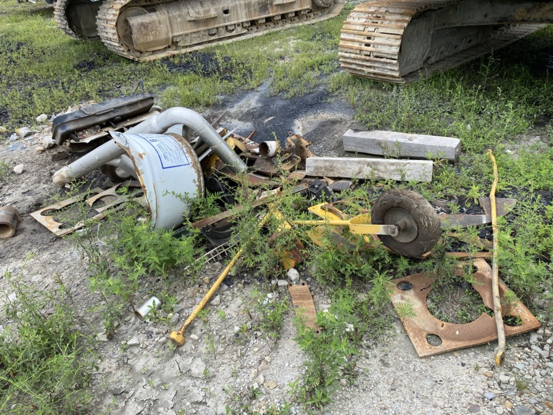 CATERPILLAR DOZER BLADE, 241.8'', S/N: 7GW00986, COMES WITH ASSORTED USED EQUIPMENT PARTS - Image 13 of 19