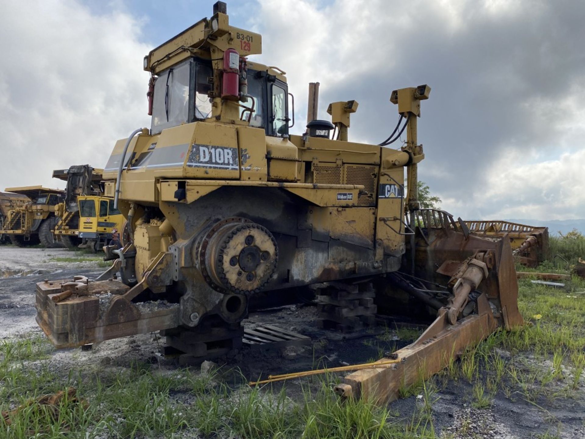 CATERPILLAR D10R DOZER, S/N: 3KR01793, CAT 3412 DIESEL ENGINE, REAR WEIGHT, 15'6'' WIDE BLADE, - Image 3 of 11