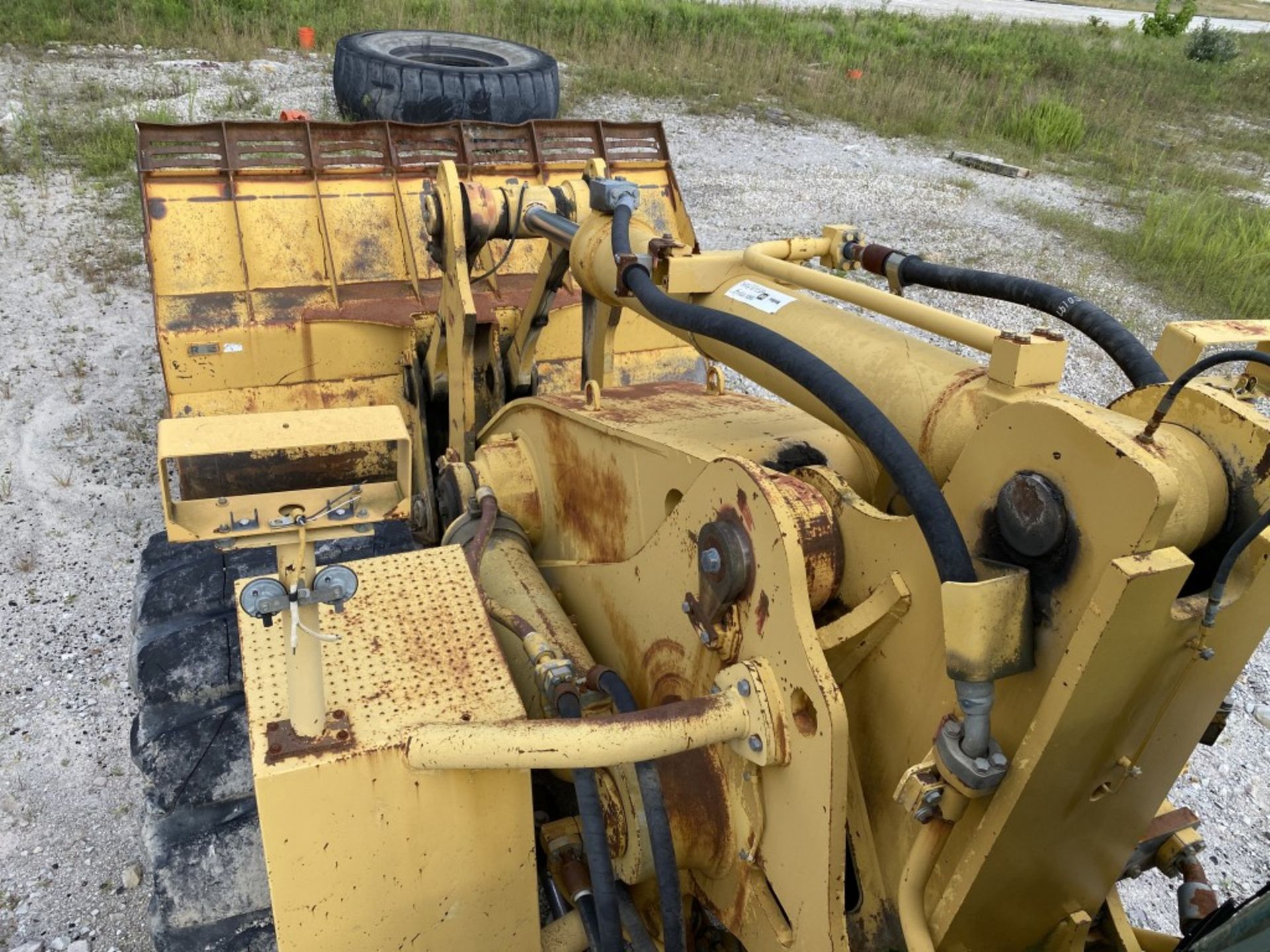 2004 CATERPILLAR 988G ARTICULATED WHEEL LOADER, ENCLOSED CAB, S/N: ABNH01383, 246,485 HOURS, 8- - Image 24 of 29