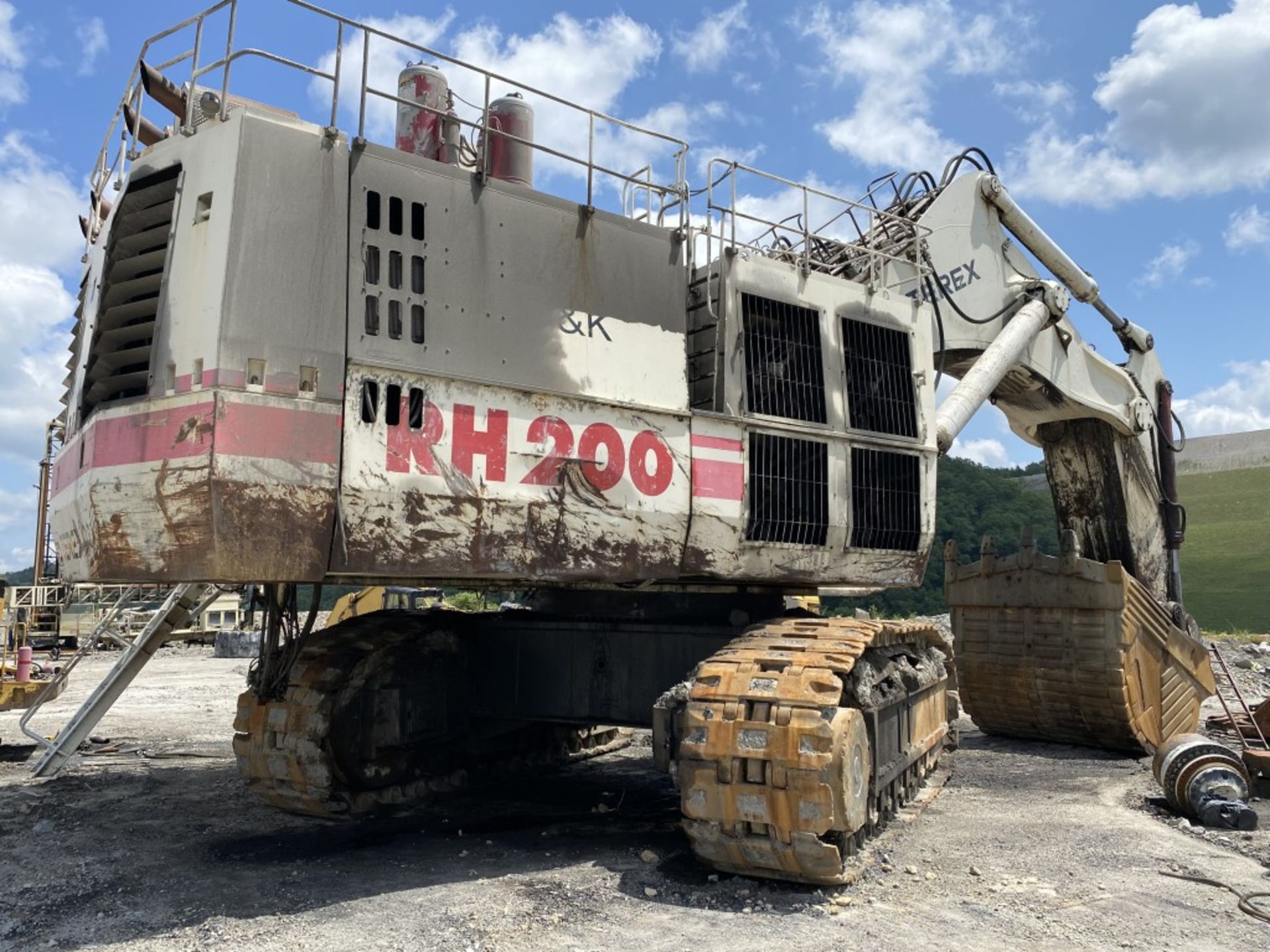 2006 TEREX O&K RH200 SHOVEL EXCAVATOR, (2) CUMMINS MODEL QSK45-C 1.119KW 45.1 LITER V-12 TWIN - Image 3 of 44