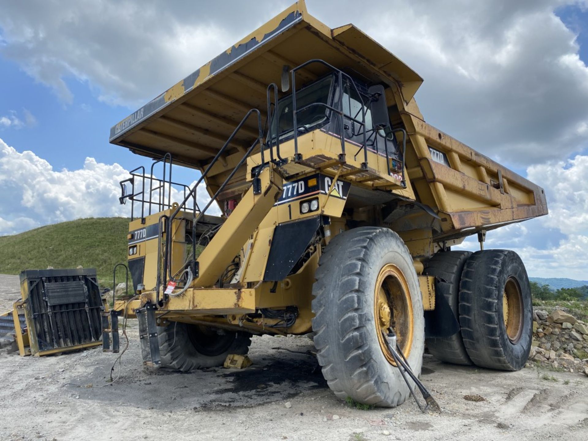 CATERPILLAR 777D OFF-ROAD DUMP TRUCK FOR PARTS/SCRAP, S/N: CAT0777DCAGC02283, NO ENGINE/