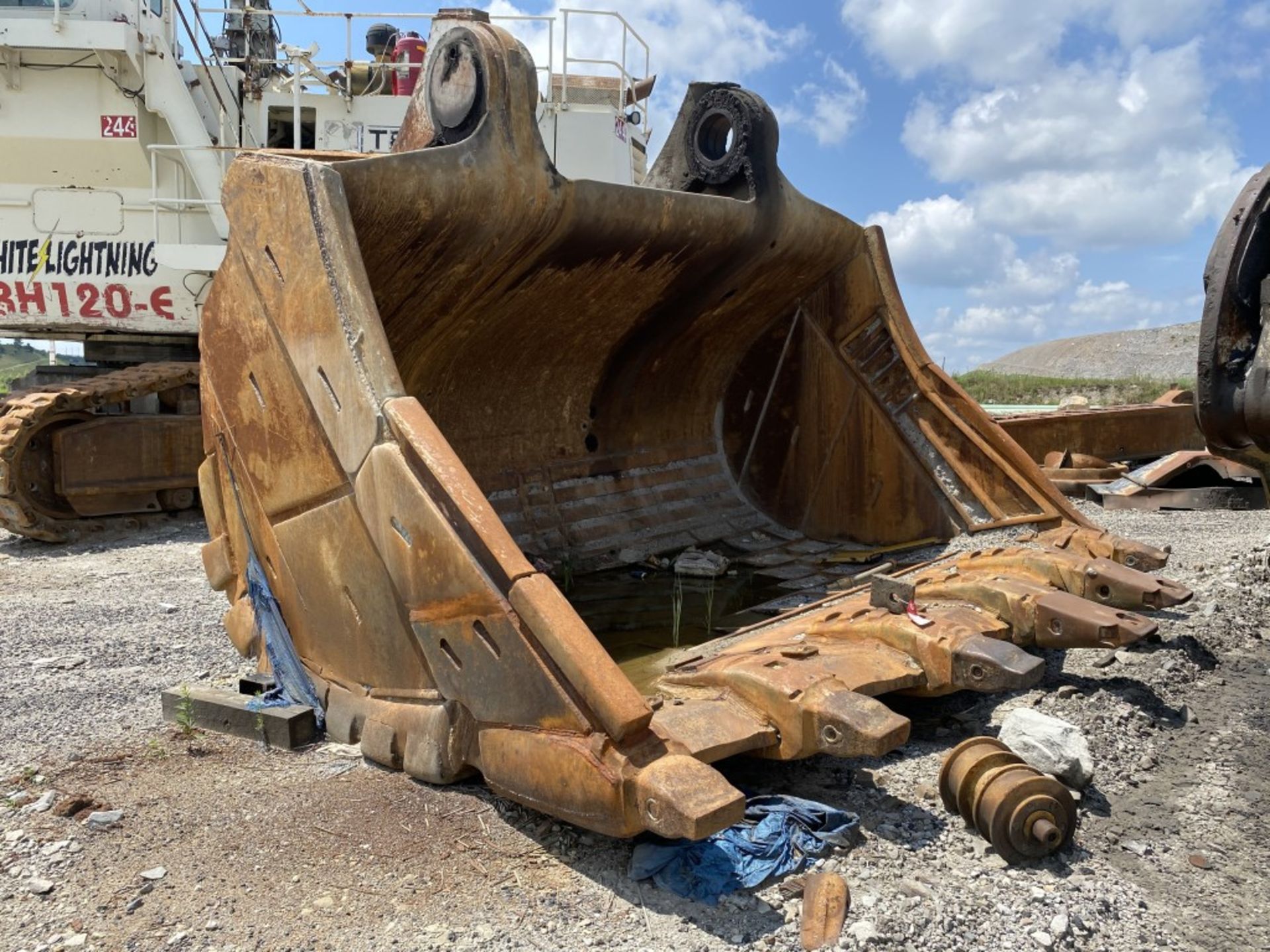 14'6'' WIDE EXCAVATOR BUCKET FOR TEREX COAL SHOVEL, MISSING TEETH LOCATION: TWIN BRANCH