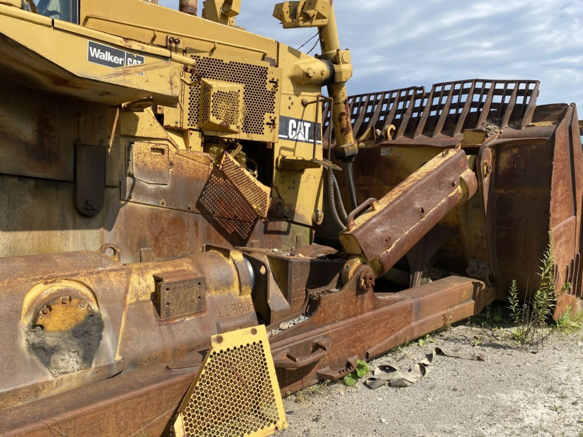 2004 CATERPILLAR D11R CD DOZER, S/N: A8F236-2GR05302, CAT DIESEL ENGINE, NO TRACKS, FOR PARTS ( - Image 4 of 11