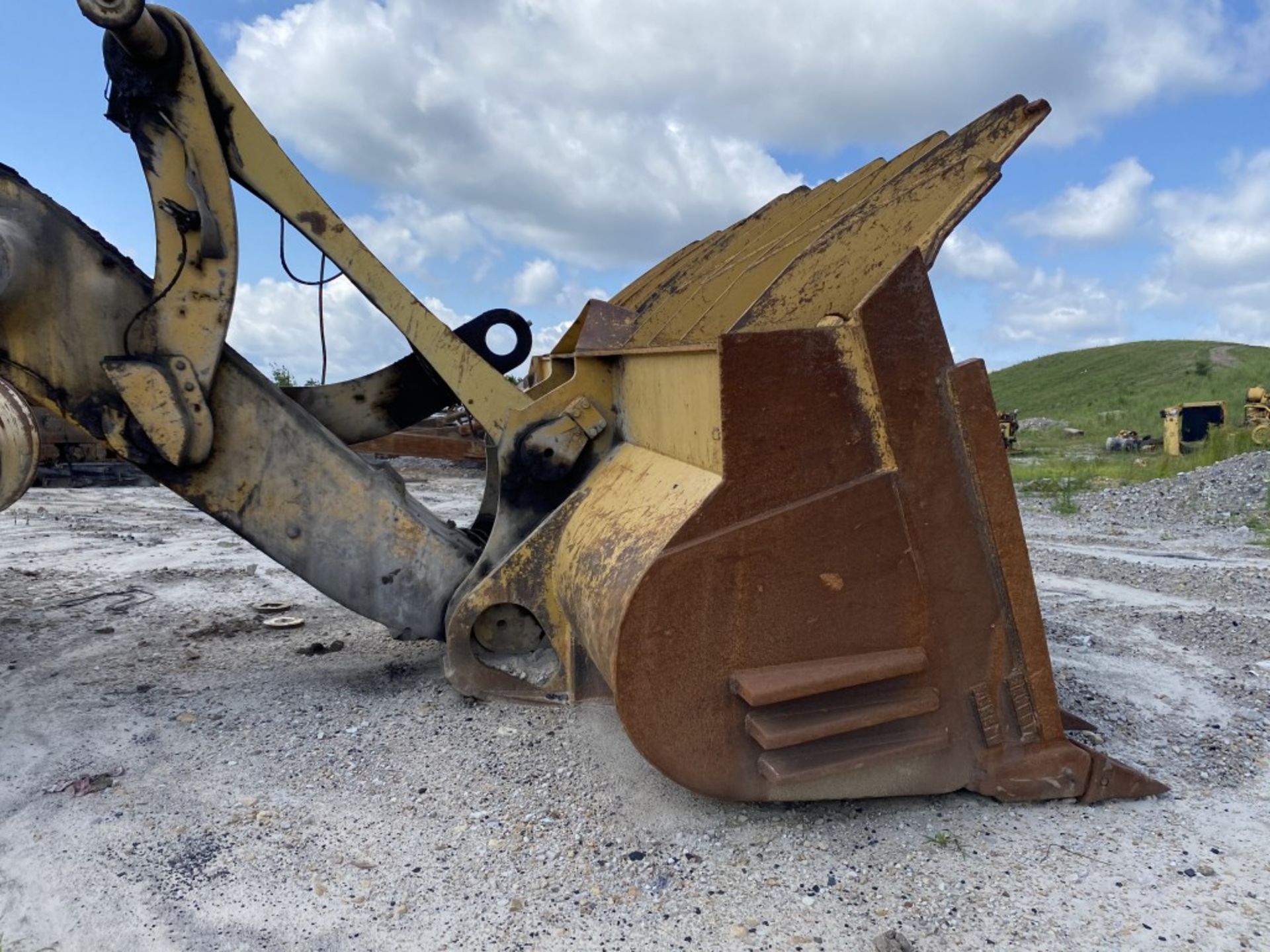 CATERPILLAR 992G WHEEL LOADER, S/N: CAT0992GVADZ00500, 15'6'' WIDE LOADER BUCKET WITH TEETH, CAT - Image 13 of 15