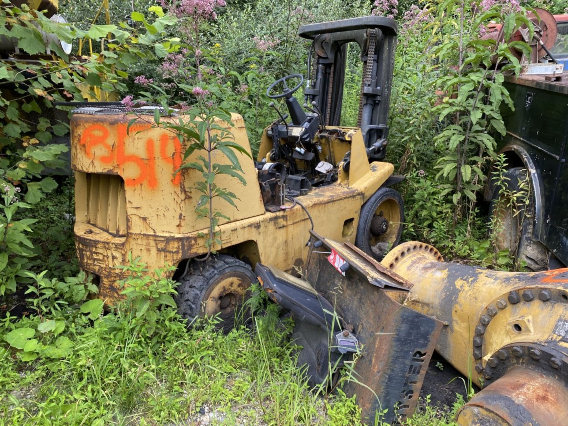 HYSTER FORKLIFT, CAT LOADER AXLE, CAT LIGHT PLANT, STEEL BIN, MAGNETITE RECOVERY PIECES, PLANT - Image 6 of 9