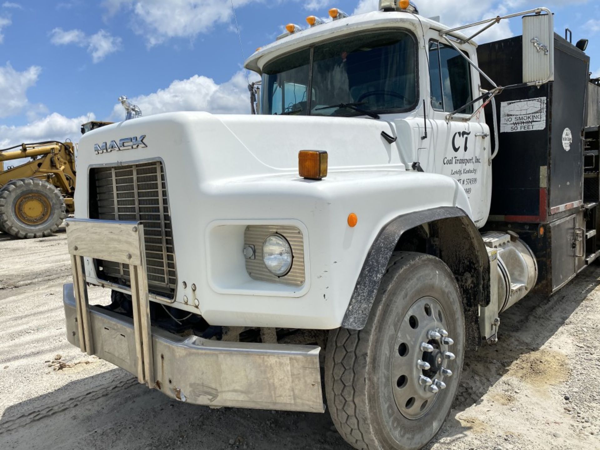 2002 MACK RB688S LUBE TRUCK, VIN: 1M2AM08C22M006266, 240,845 ODOMETER MILES, 22,167 HOURS SHOWING, - Image 10 of 27