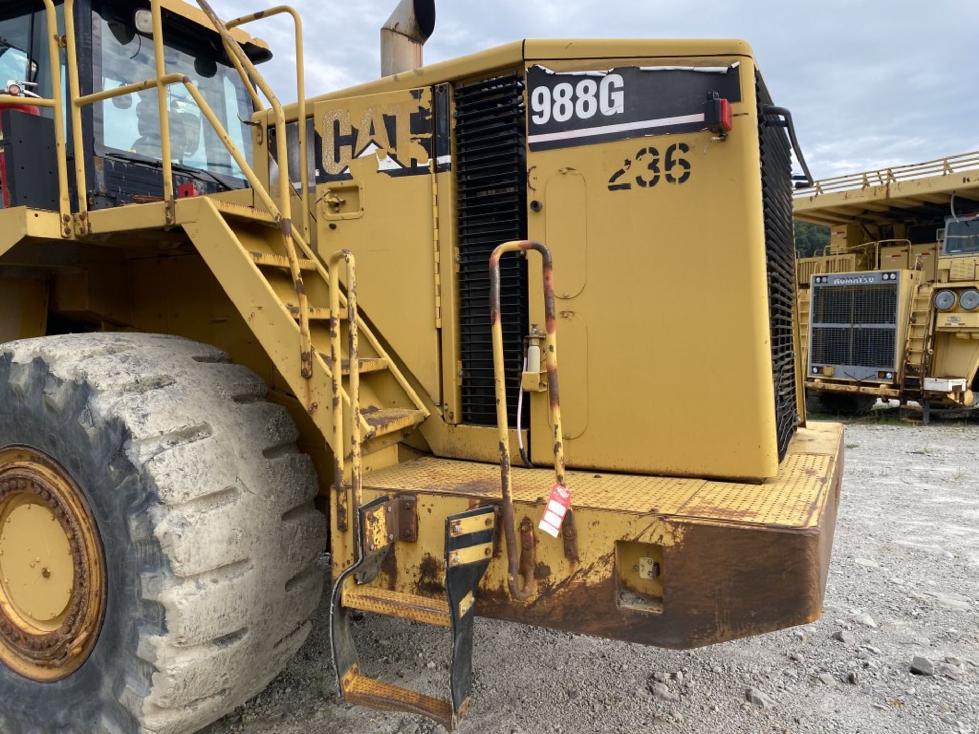 2004 CATERPILLAR 988G ARTICULATED WHEEL LOADER, ENCLOSED CAB, S/N: ABNH01383, 246,485 HOURS, 8- - Image 7 of 29