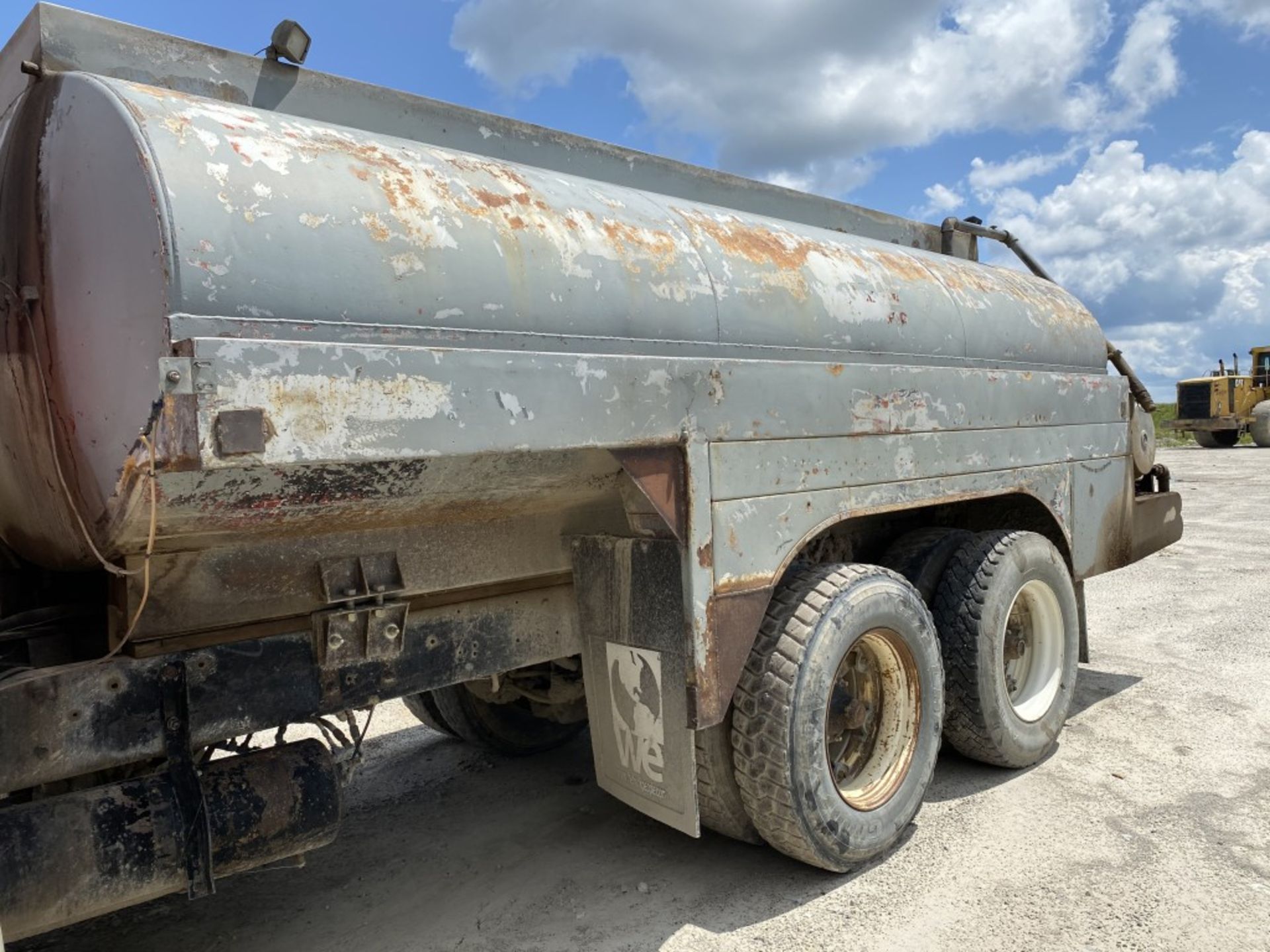 1992 MACK TANDEM AXLE FUEL TANKER TRUCK, VIN: 2M2P271C7NC012281, 418,961 MILES SHOWING, 9,443 - Image 6 of 21