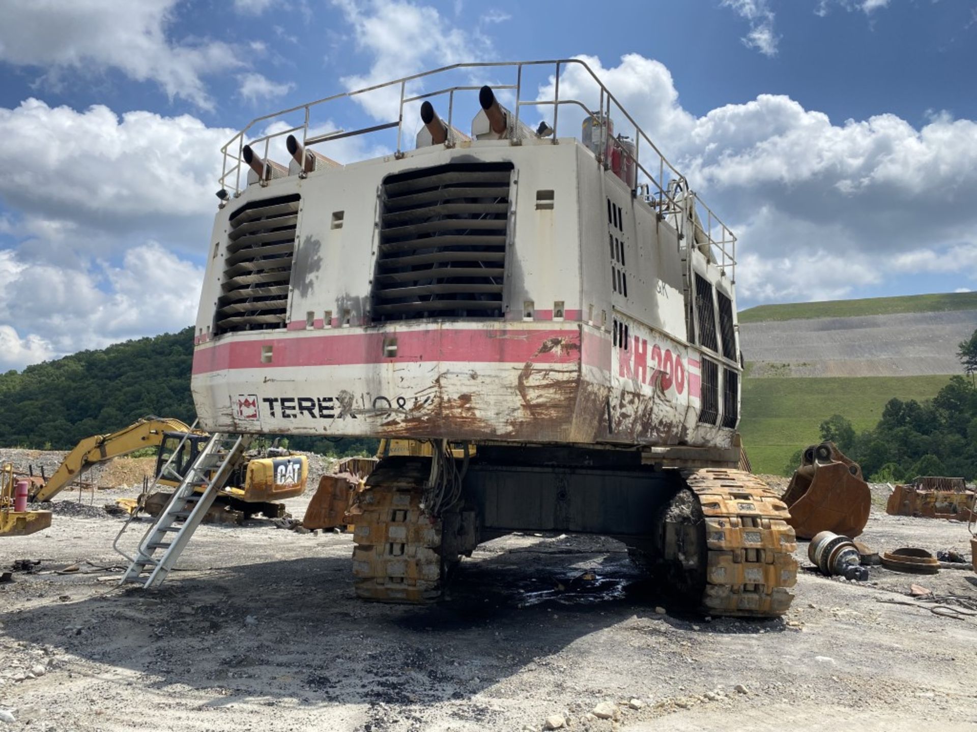 2006 TEREX O&K RH200 SHOVEL EXCAVATOR, (2) CUMMINS MODEL QSK45-C 1.119KW 45.1 LITER V-12 TWIN - Image 2 of 44