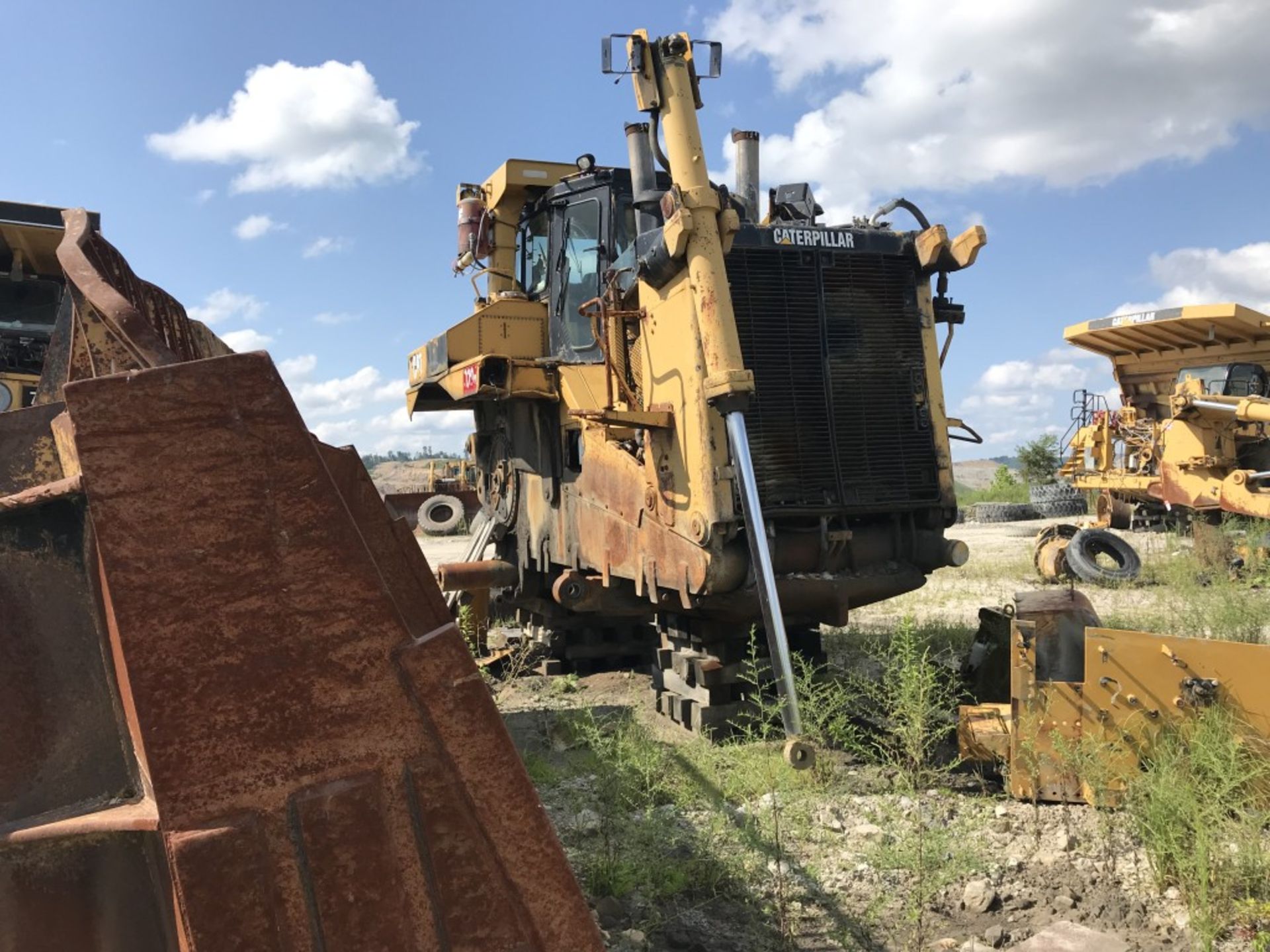 CAT D11R DOZER FOR PARTS S/N: 9TR00224, CAT 3508 ENGINE, MISSING A LOT OF PARTS, COMES W/ BLADE ( - Image 8 of 10