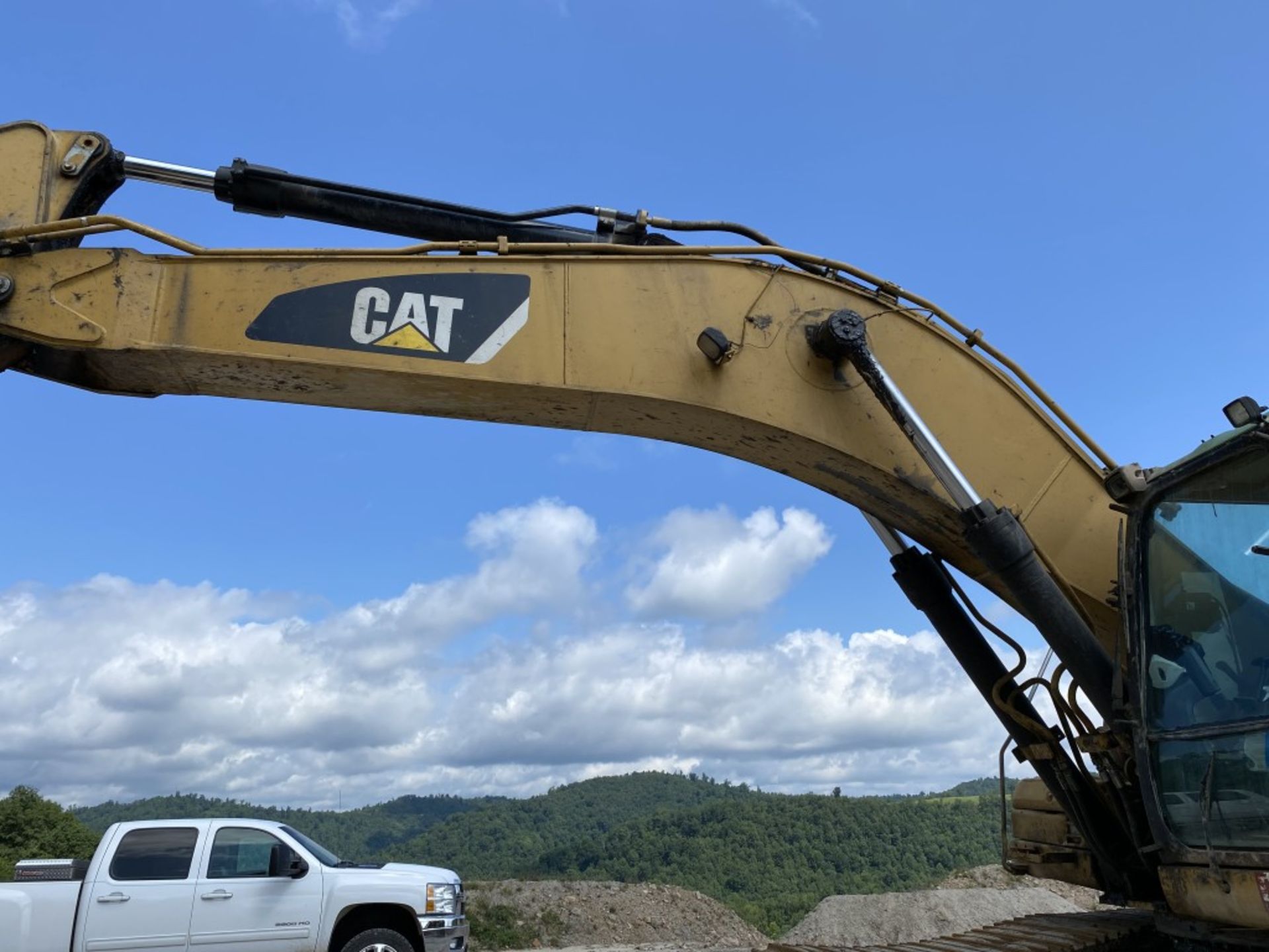 CATERPILLAR 330D L EXCAVATOR, S/N: CAT0330DLMWP00588, 15,271 HOURS SHOWING, CAT REMAN C-9 DIESEL - Image 7 of 20