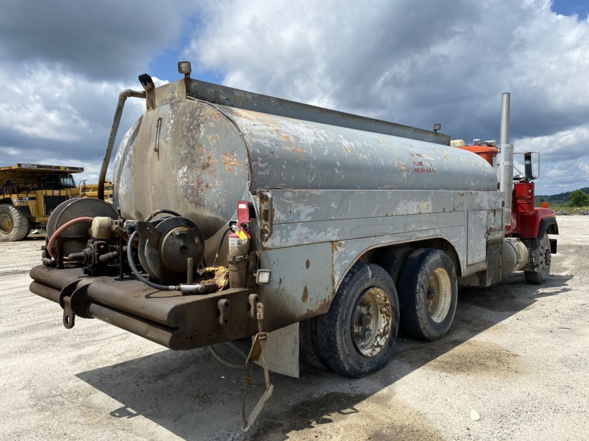 1992 MACK TANDEM AXLE FUEL TANKER TRUCK, VIN: 2M2P271C7NC012281, 418,961 MILES SHOWING, 9,443 - Image 3 of 21