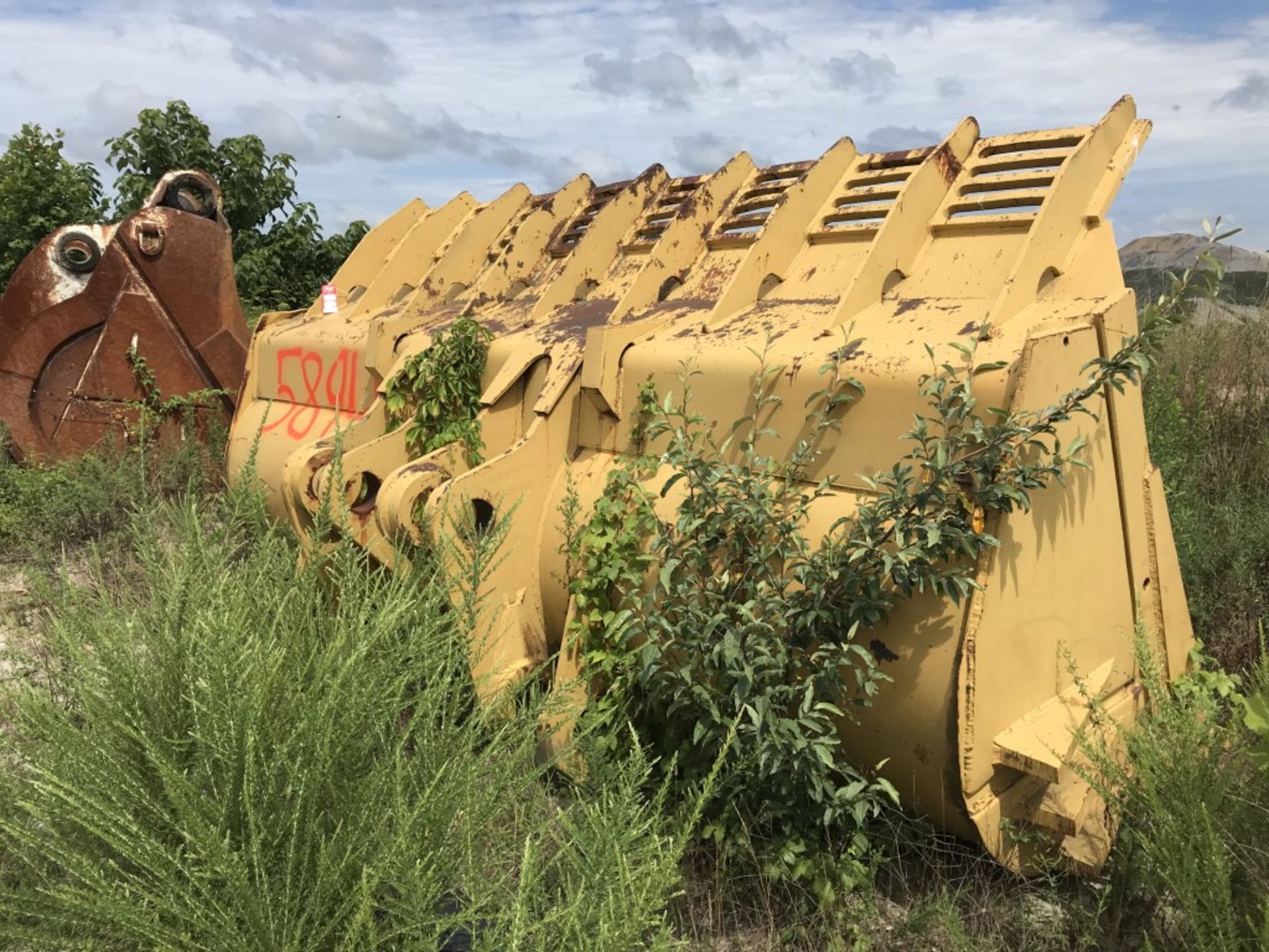 LOADER BUCKET, APPROX. 190'' LOCATION: TWIN BRANCH SOUTH - Image 3 of 4