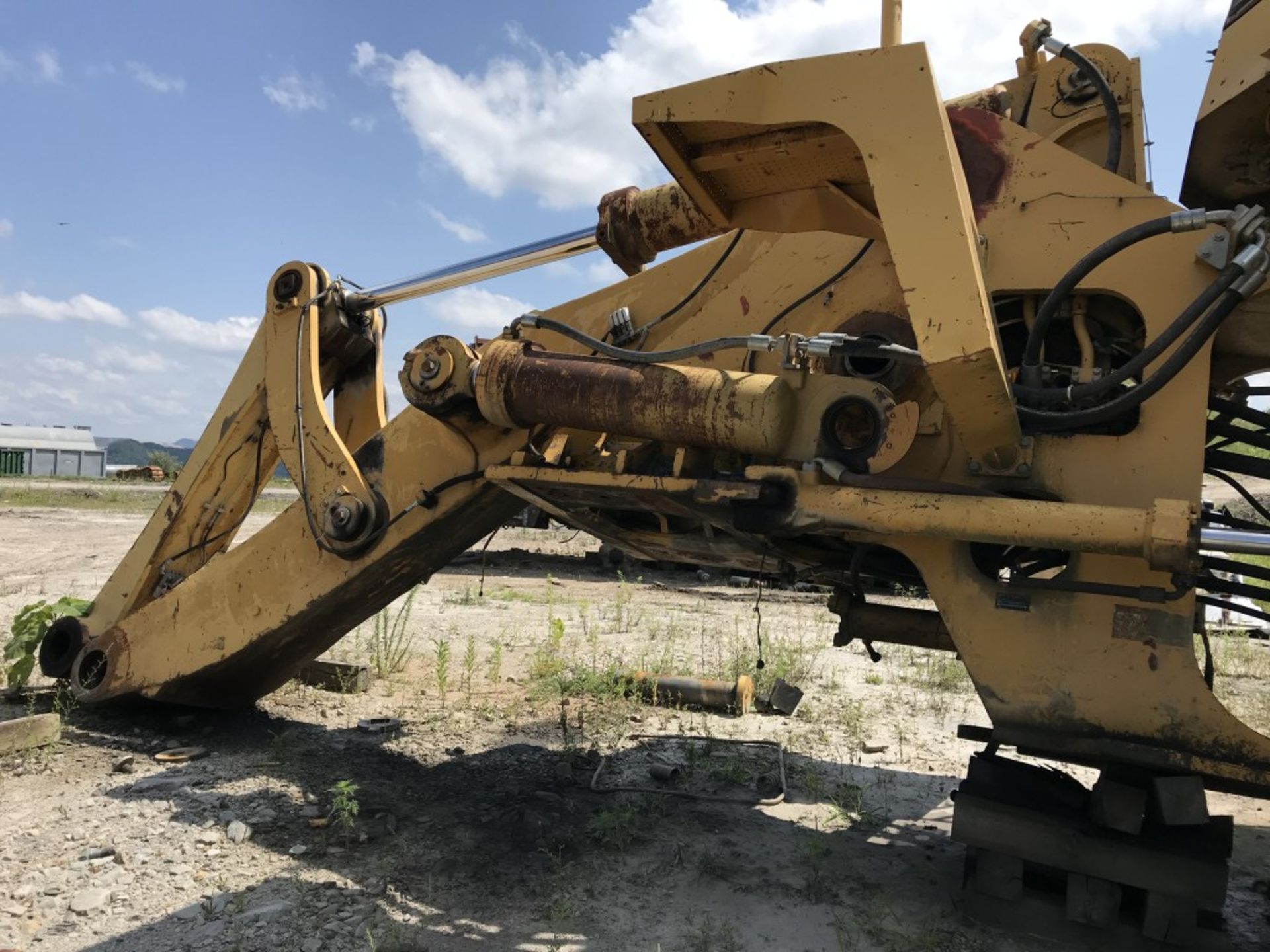 CATERPILLAR 992G WHEEL LOADER FOR PARTS, S/N: CAT0992GHADZ00520, CAT DIESEL ENGINE, MISSING A LOT OF - Image 4 of 15