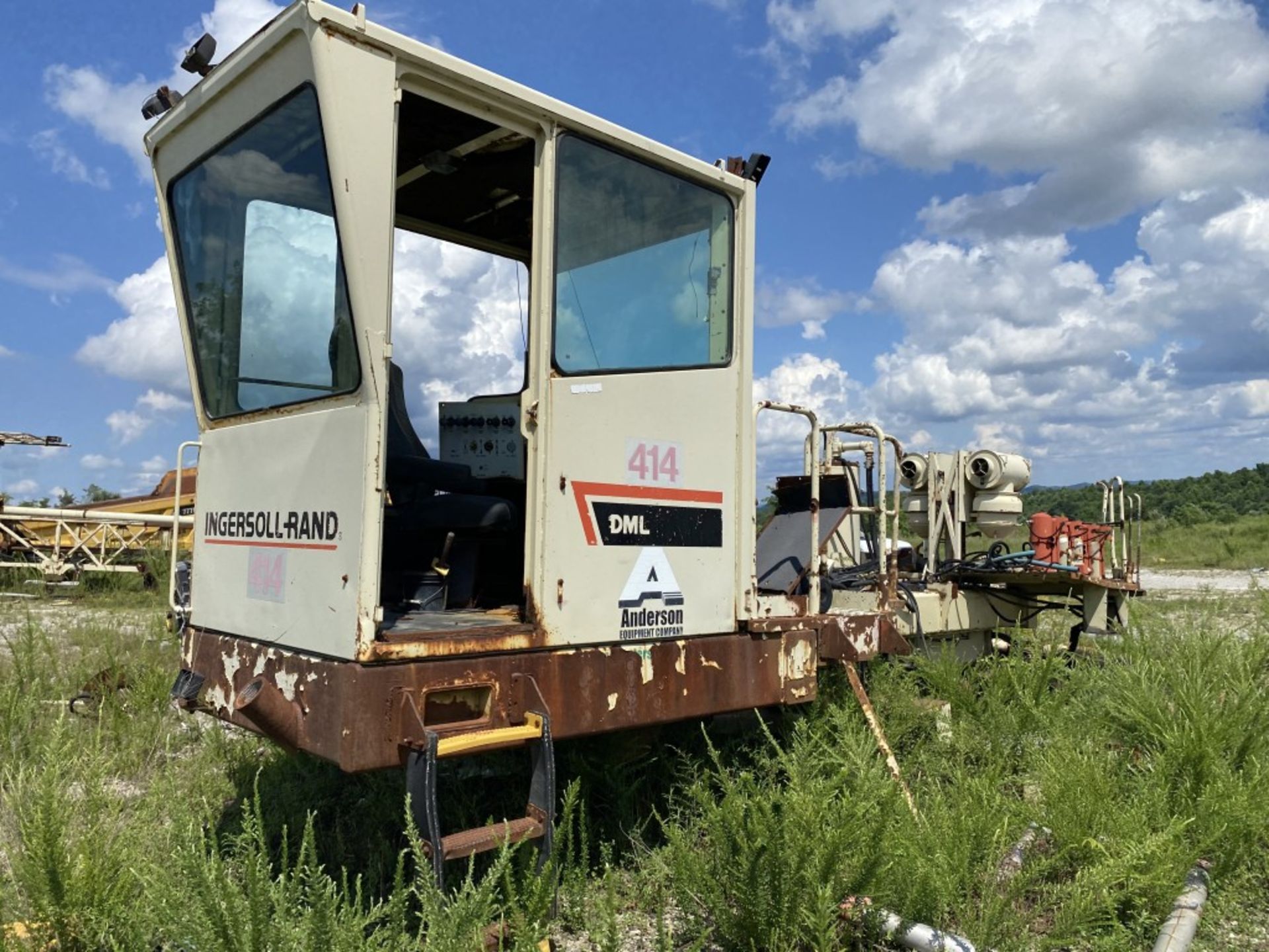 INGERSOLL-RAND DML-LP DRILL RIG FOR PARTS, S/N: 7719, CUMMINS DIESEL ENGINE, IN PIECES, MISSING MANY - Image 5 of 6