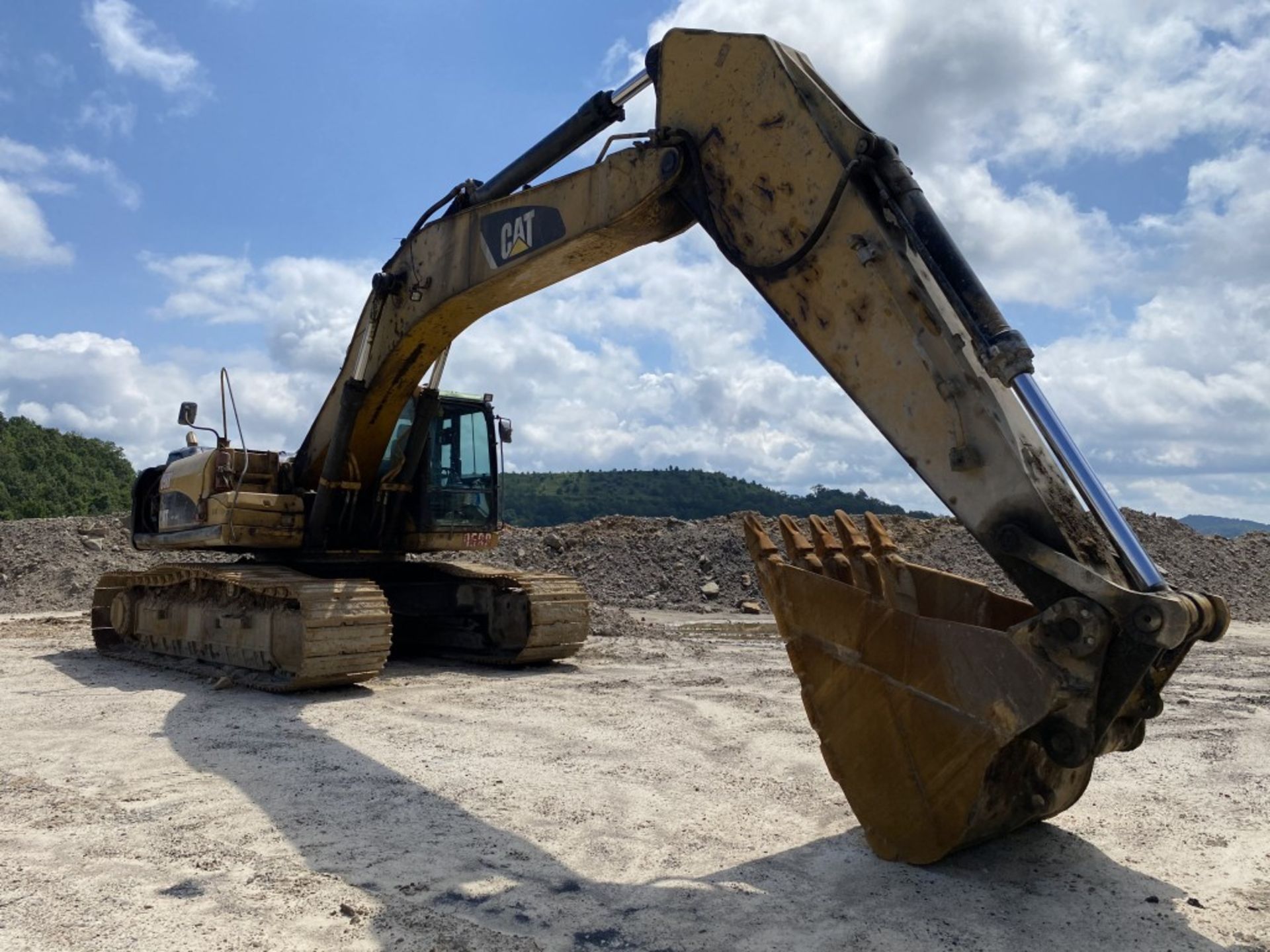 CATERPILLAR 330D L EXCAVATOR, S/N: CAT0330DLMWP00588, 15,271 HOURS SHOWING, CAT REMAN C-9 DIESEL - Image 2 of 20