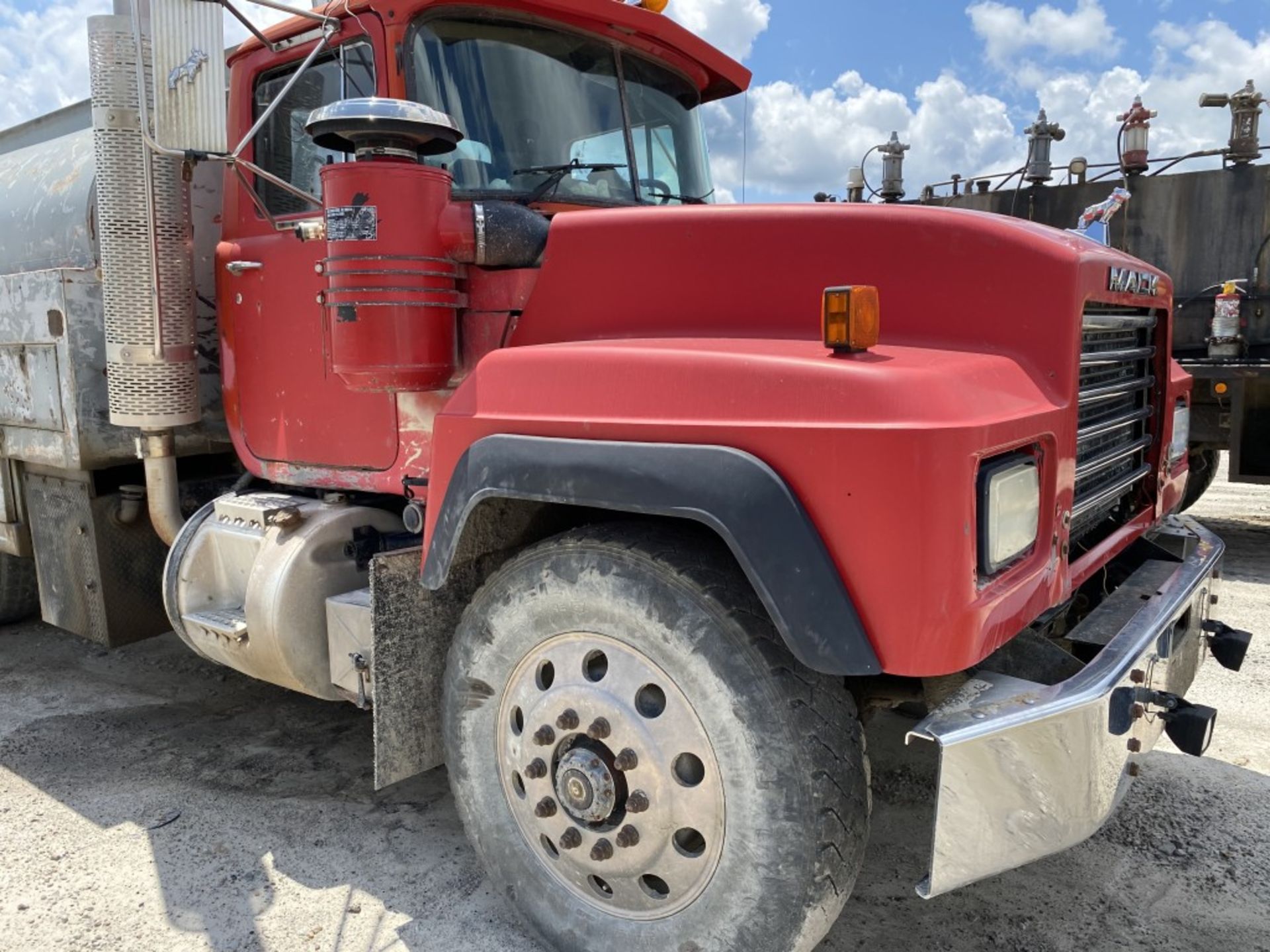 1992 MACK TANDEM AXLE FUEL TANKER TRUCK, VIN: 2M2P271C7NC012281, 418,961 MILES SHOWING, 9,443 - Image 9 of 21