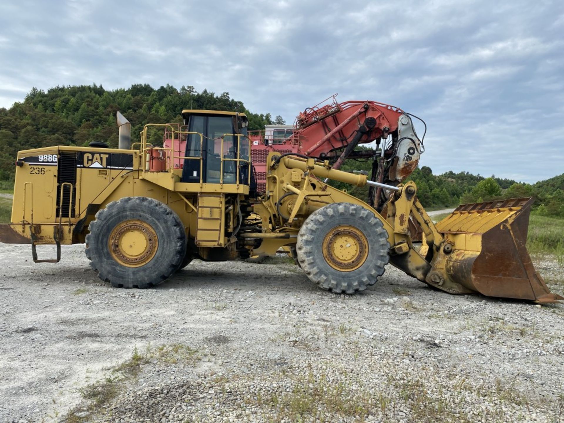 2004 CATERPILLAR 988G ARTICULATED WHEEL LOADER, ENCLOSED CAB, S/N: ABNH01383, 246,485 HOURS, 8- - Image 3 of 29